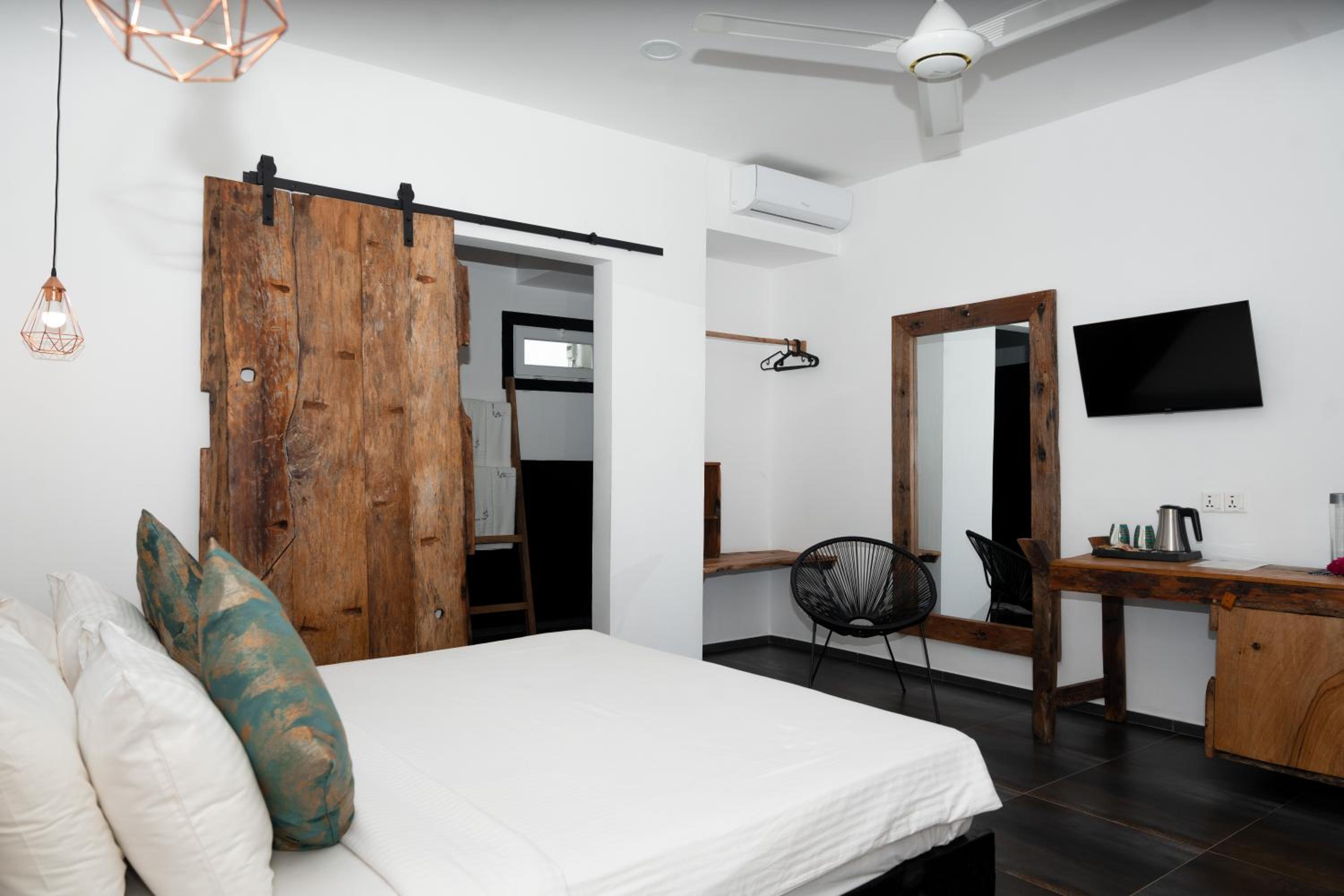 Deluxe Plus Triple Room - Photo 4
