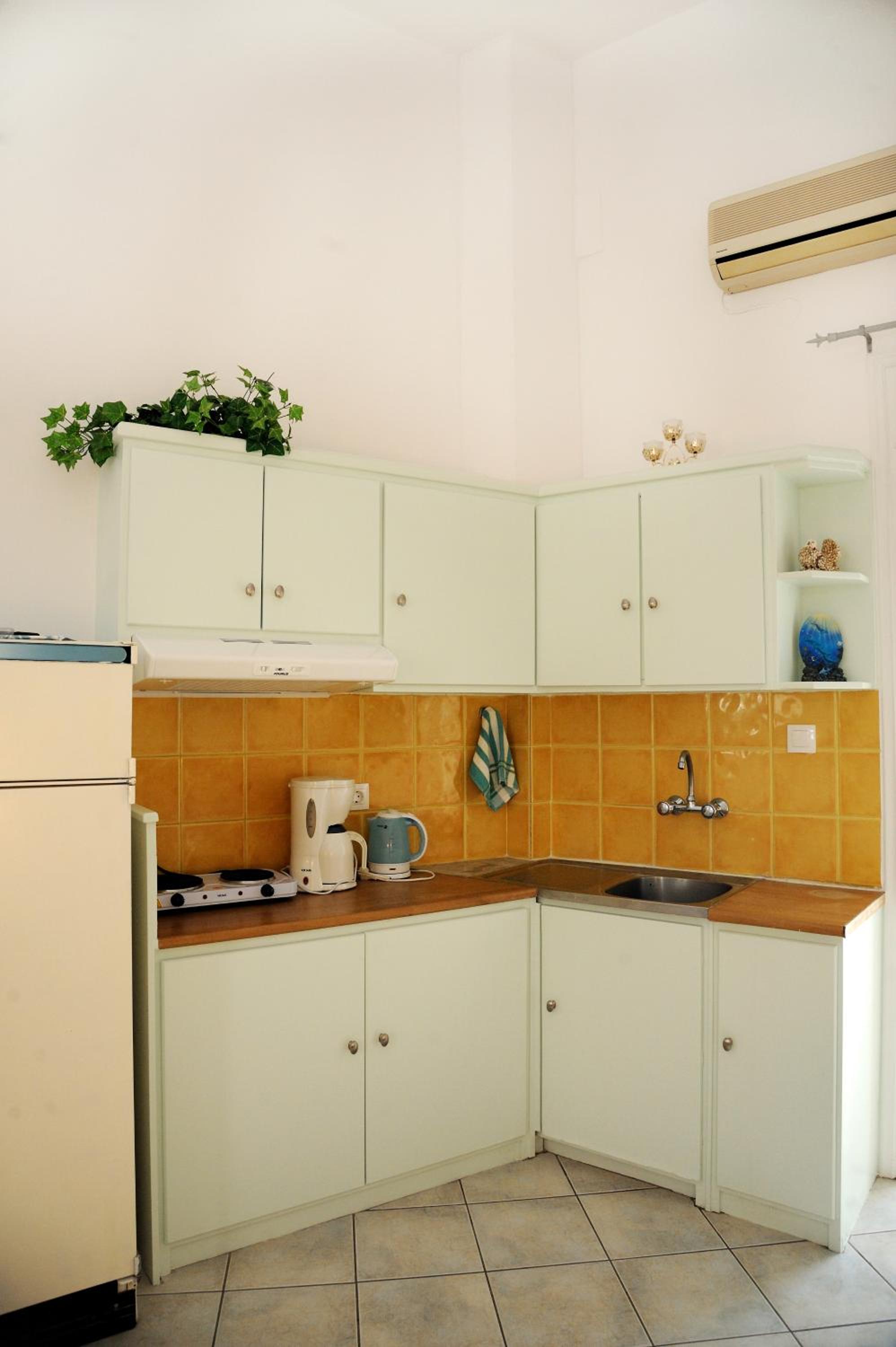 Studio (3 Adults) photo 2
