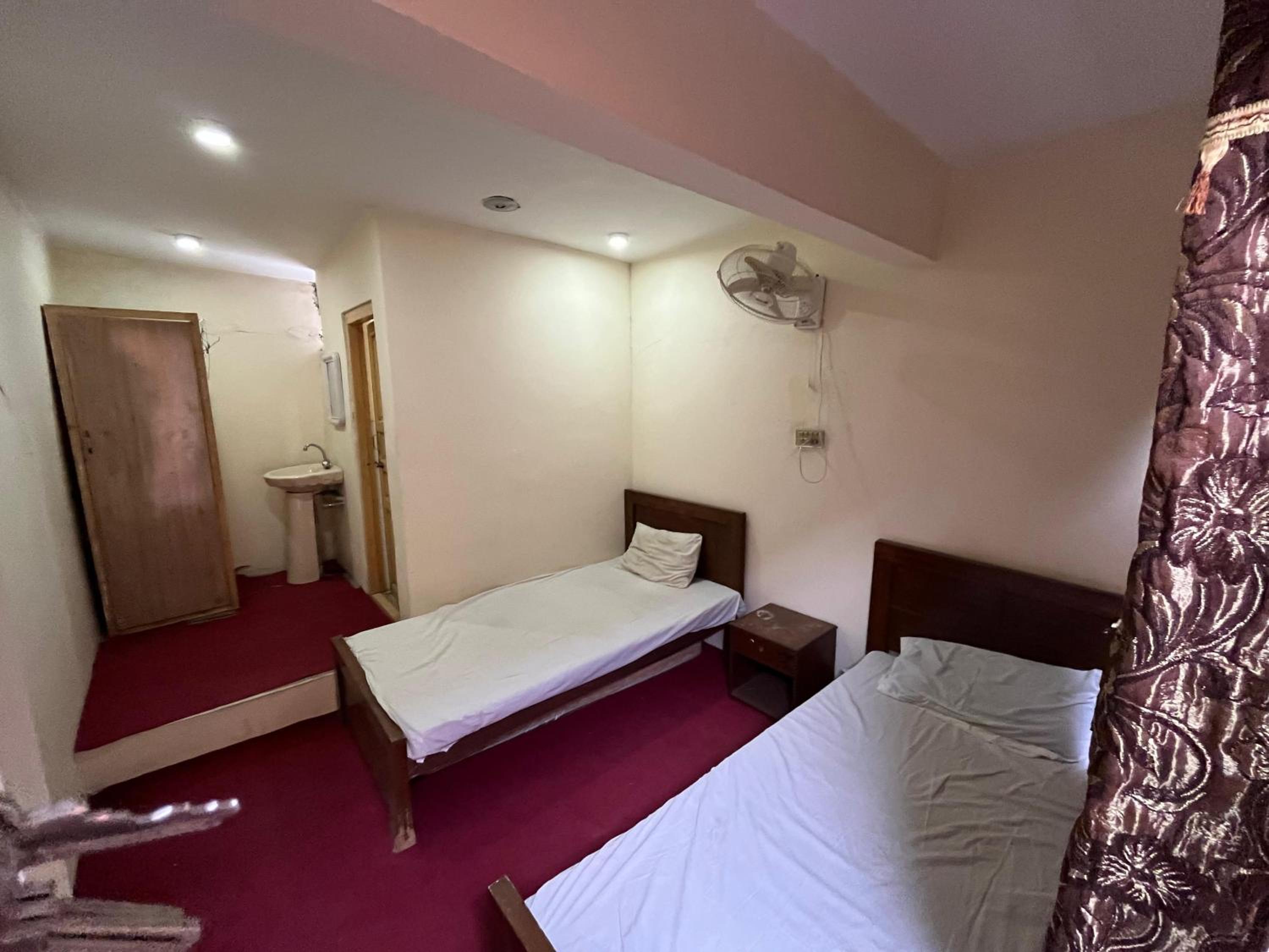Double Room with Private Bathroom photo 1