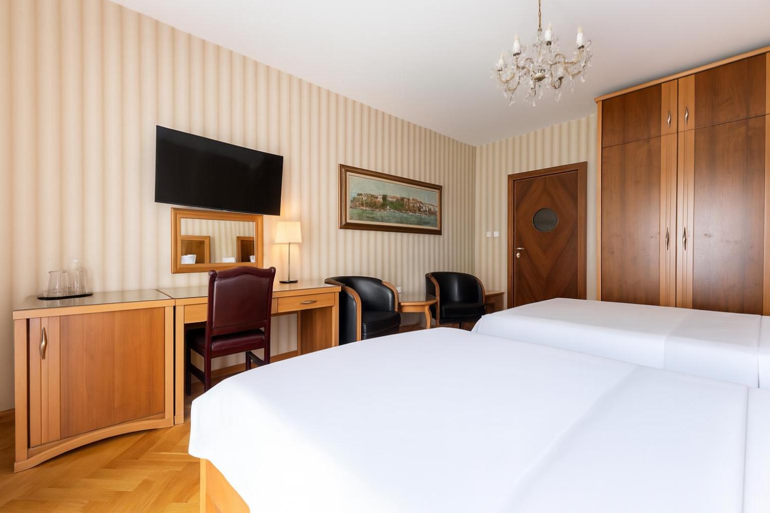 Twin Room - Photo 3