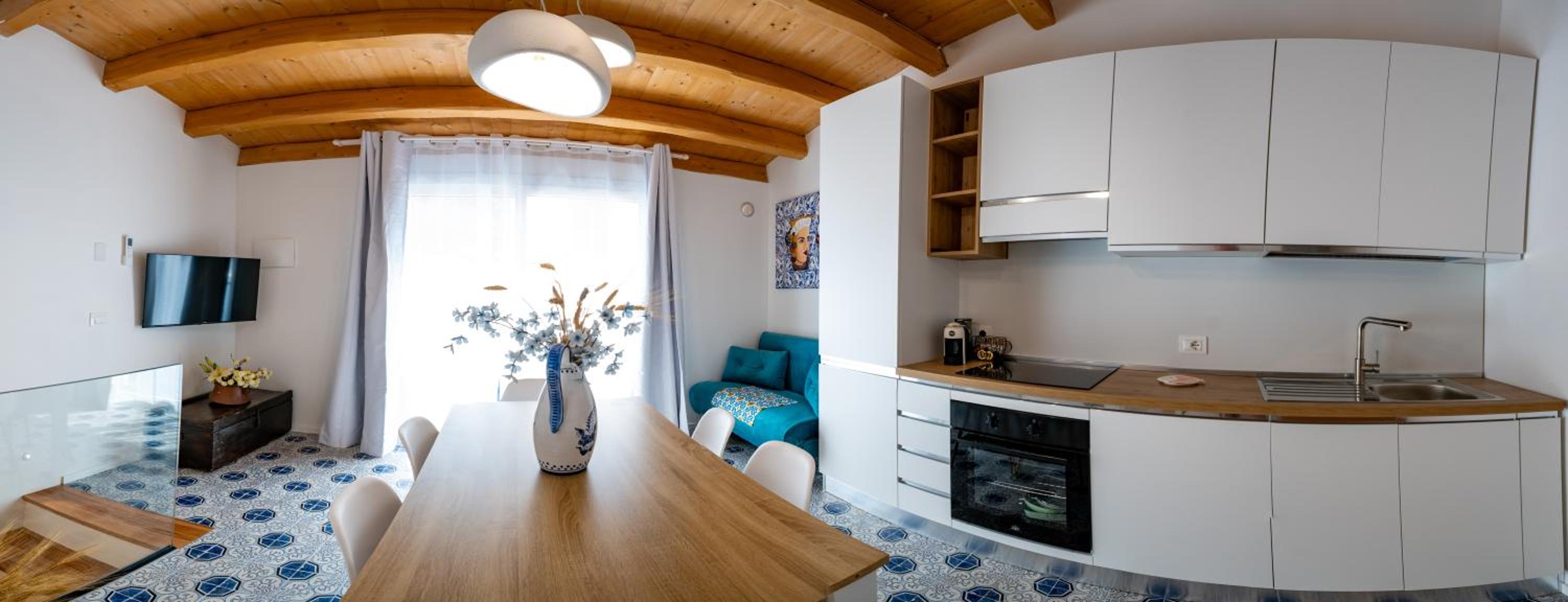 Deluxe Apartment photo 2