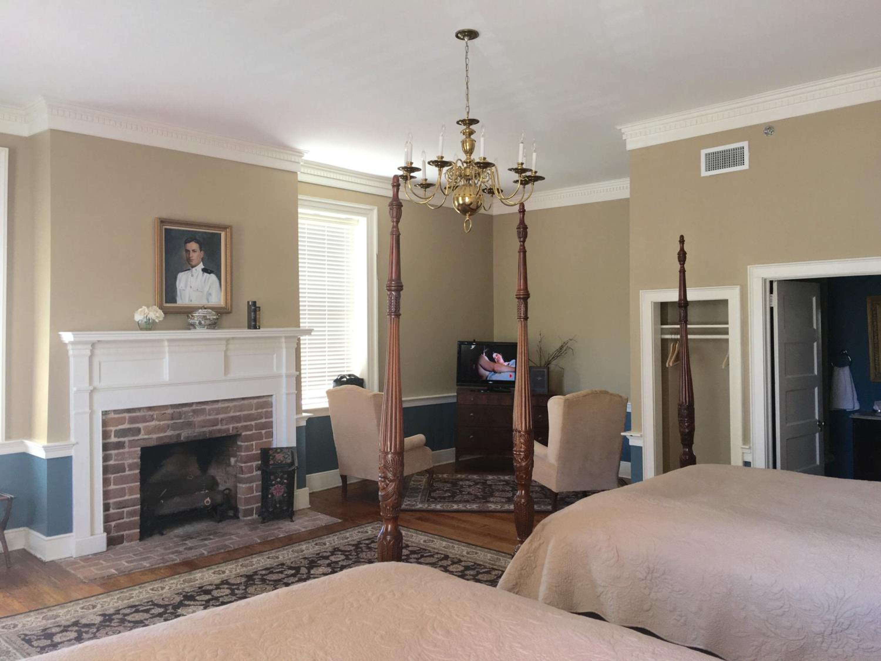 Deluxe Queen Room with Two Queen Beds
