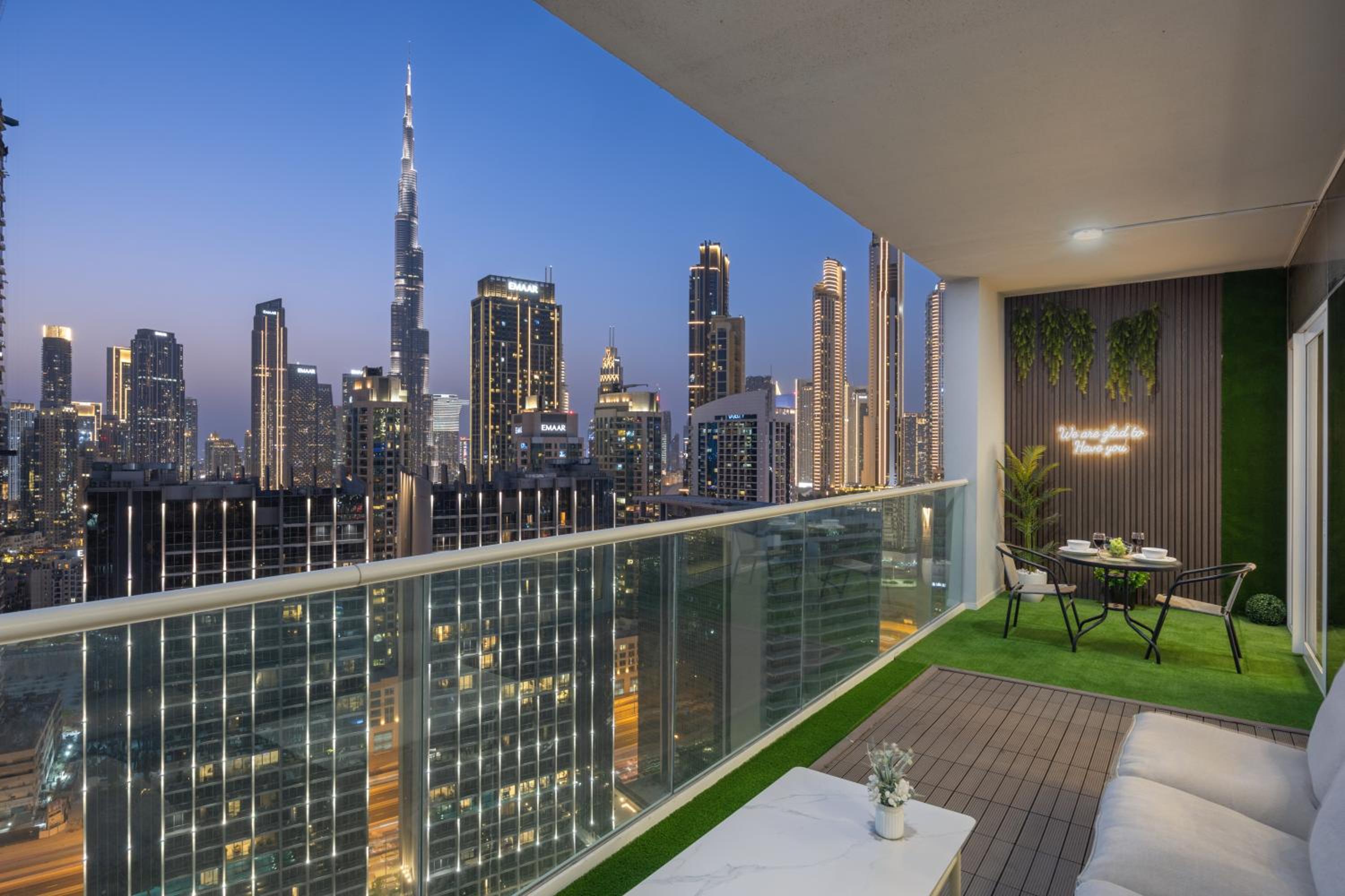 Cozy Two-Bedroom Apartment Burj Khalifa View photo 2