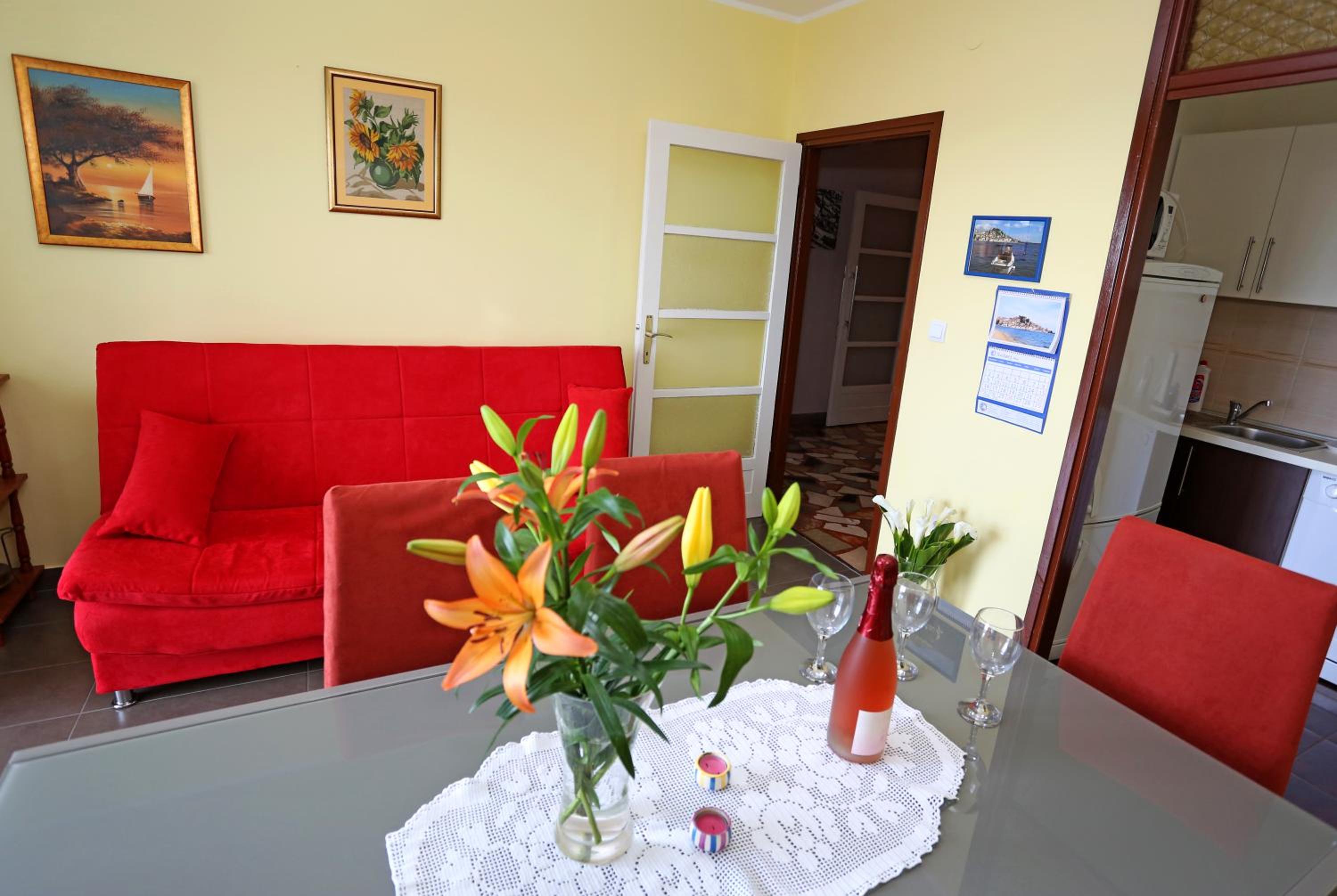 Three-Bedroom Apartment - Photo 8