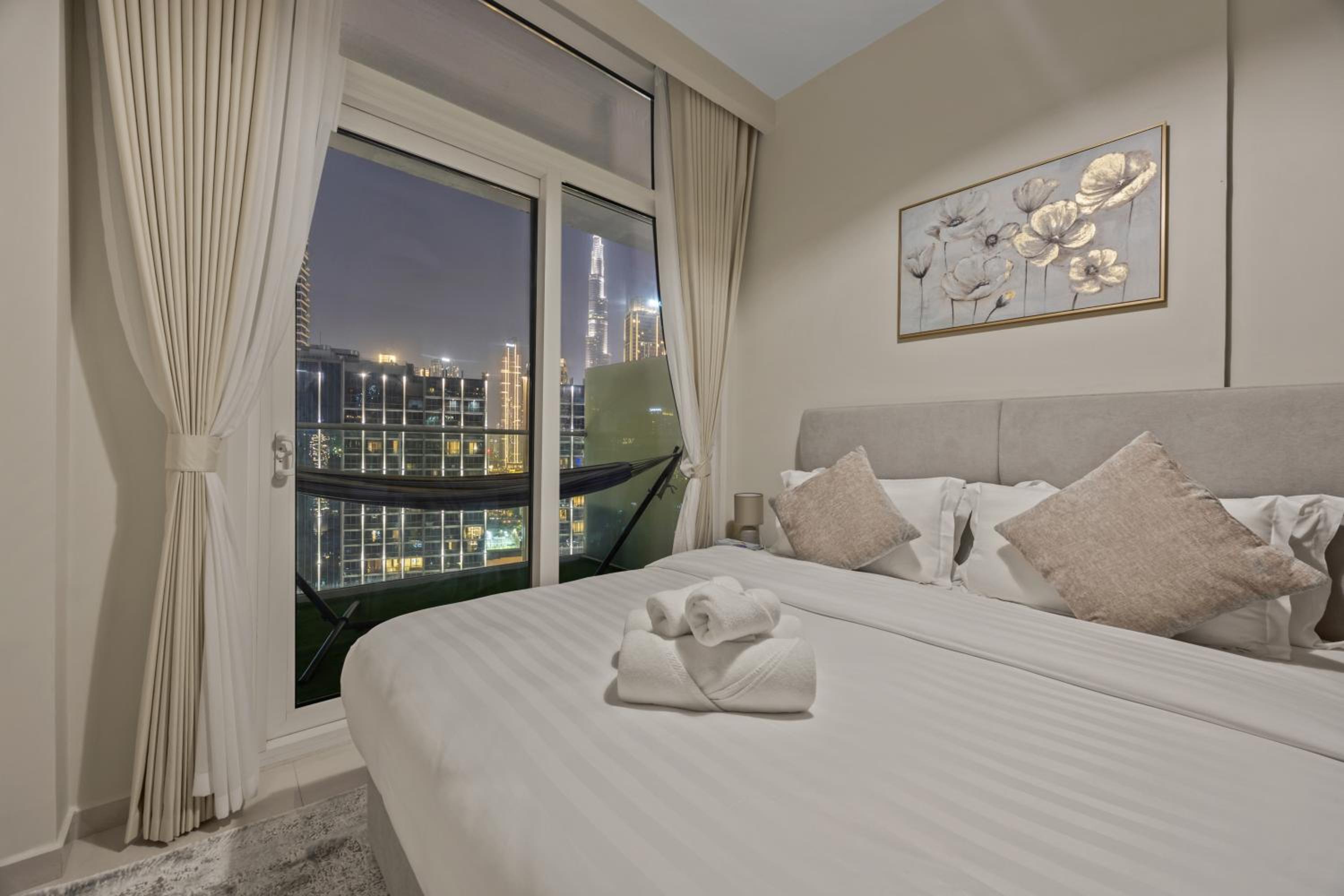 Cozy One-Bedroom Apartment Burj Khalifa View photo 3