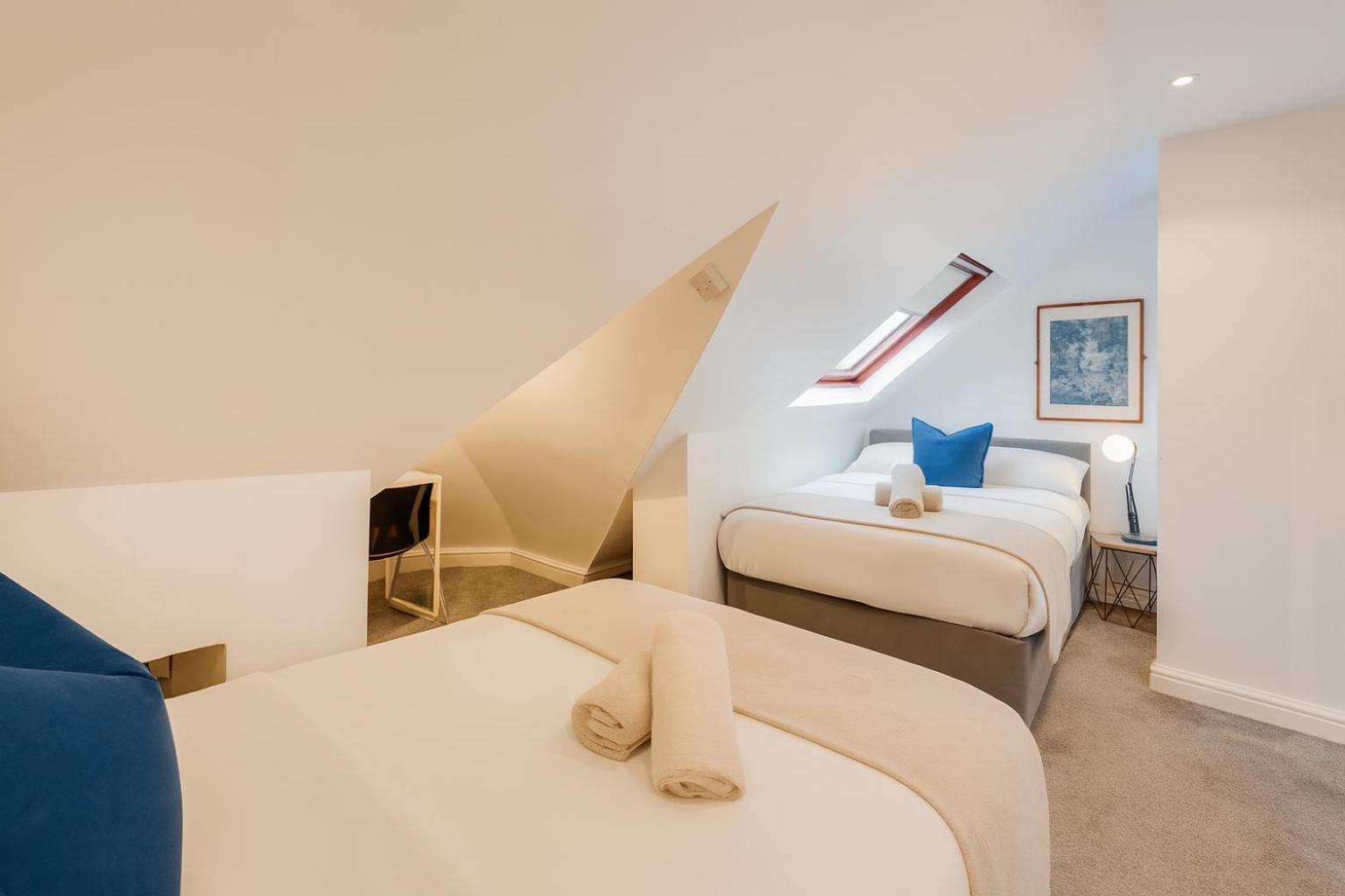 Apartment - Split Level - Photo 13