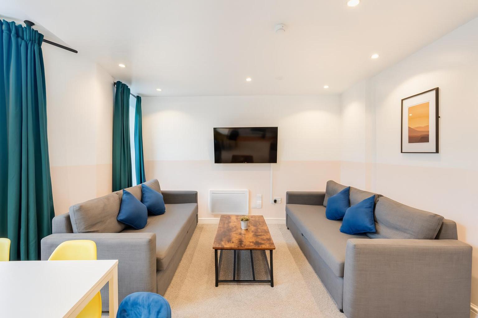 Apartment - Split Level - Photo 1
