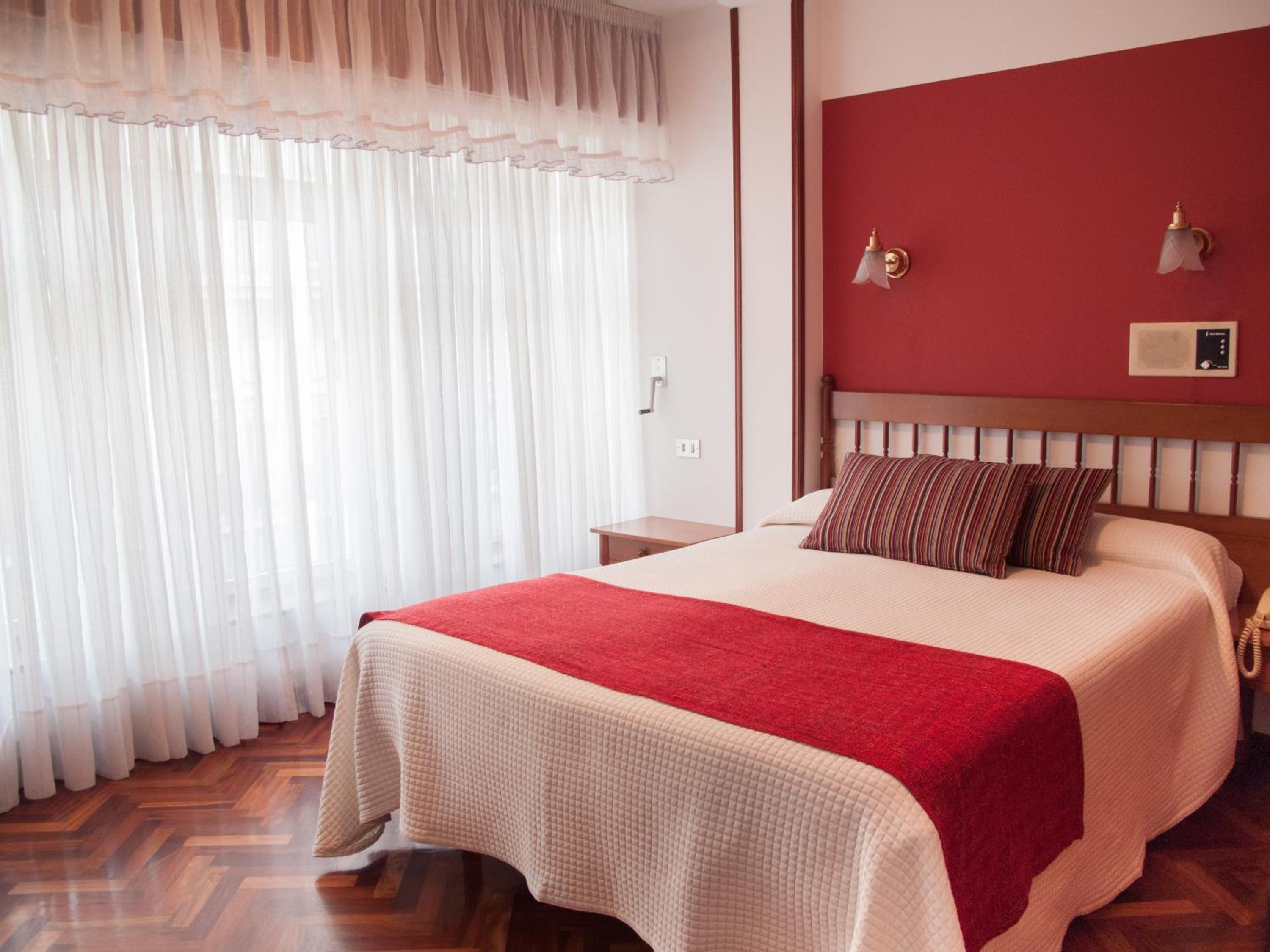 Double Room - Photo 5