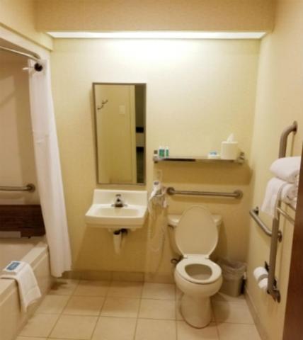 Queen Room - Disability Access photo 1