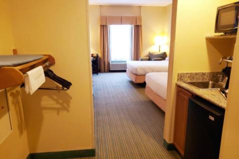 Queen Room - Disability Access photo 2