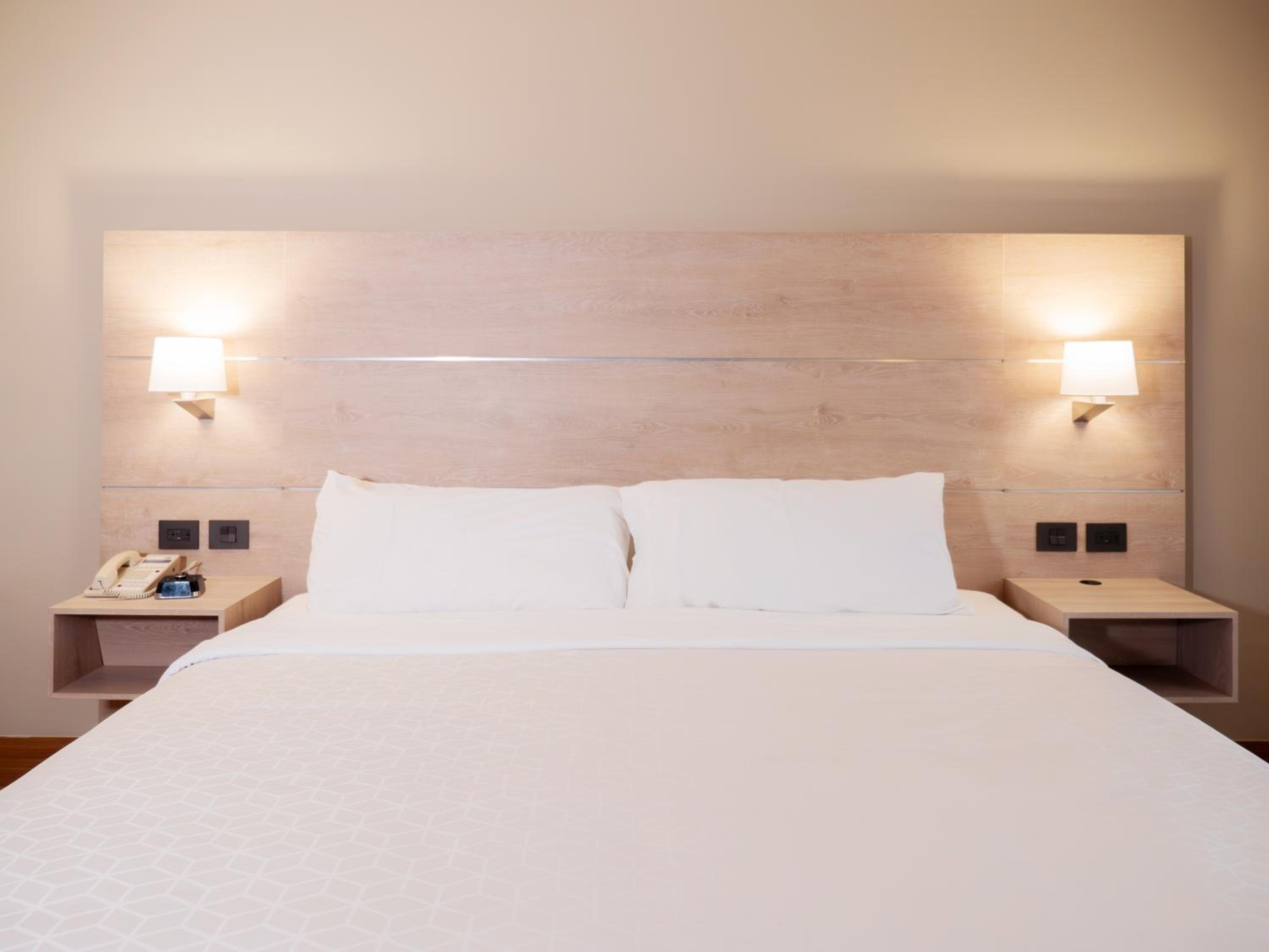 Standard King Room - Photo 1