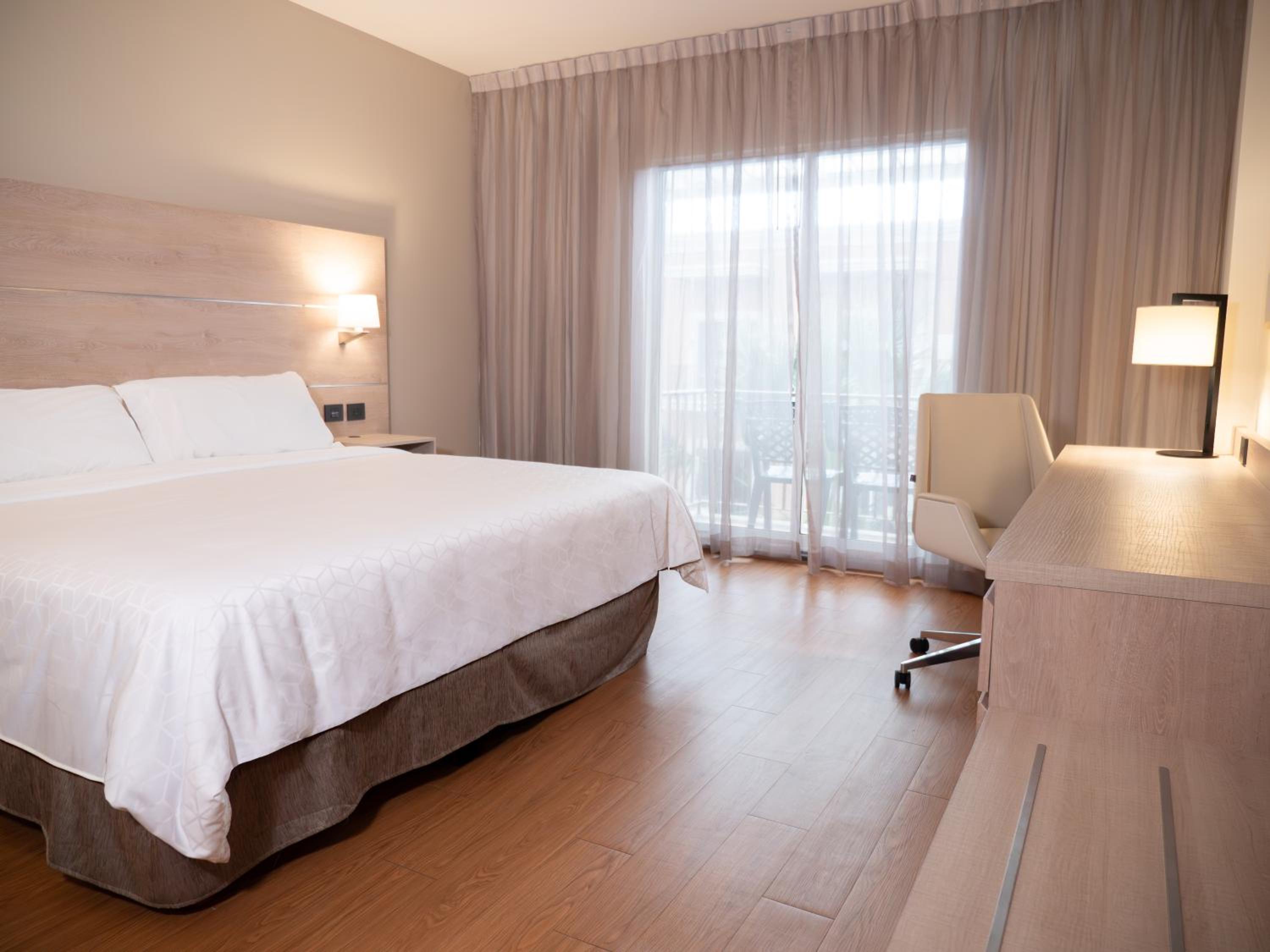 Standard King Room - Photo 4