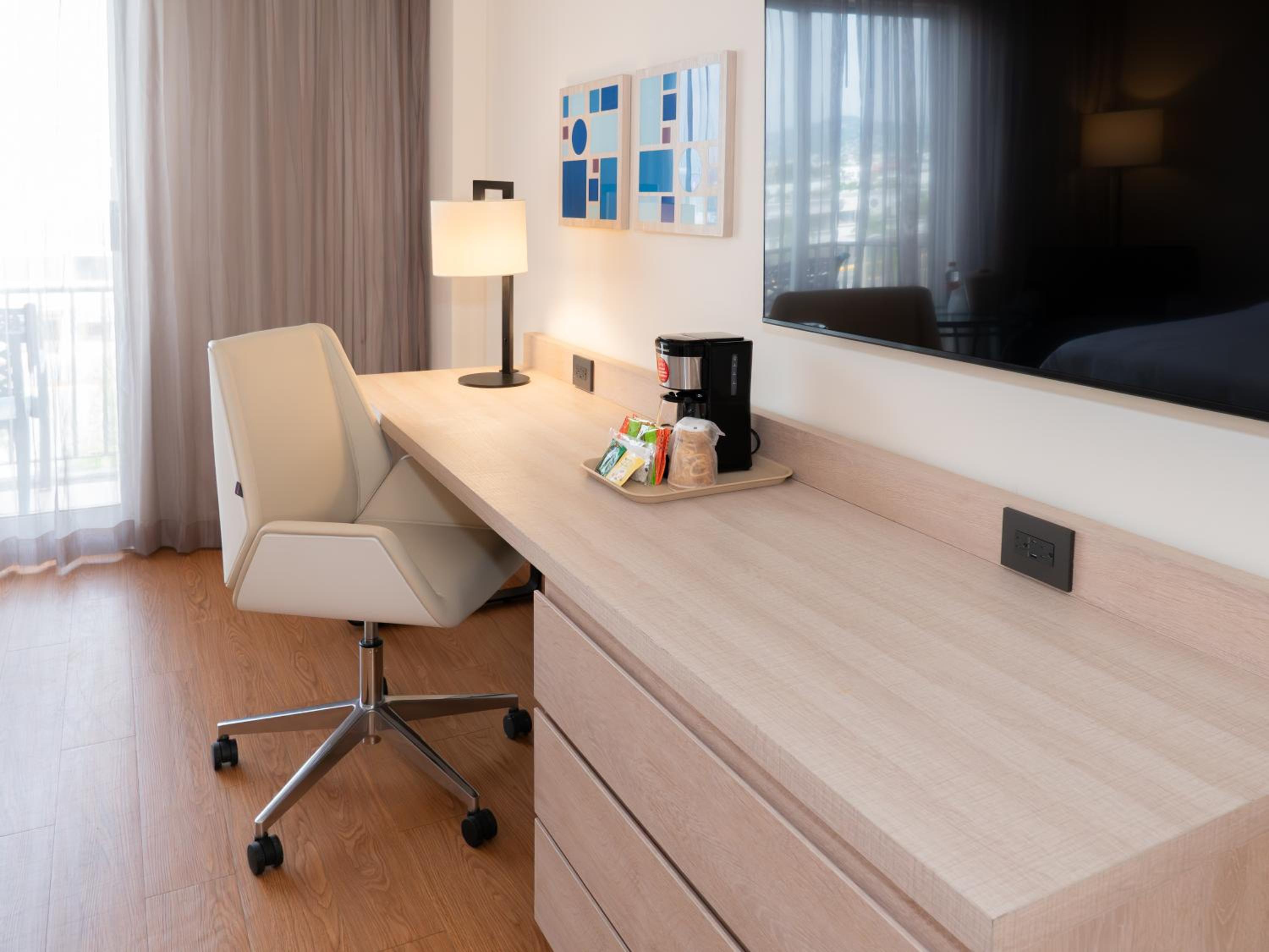 Standard King Room - Photo 5