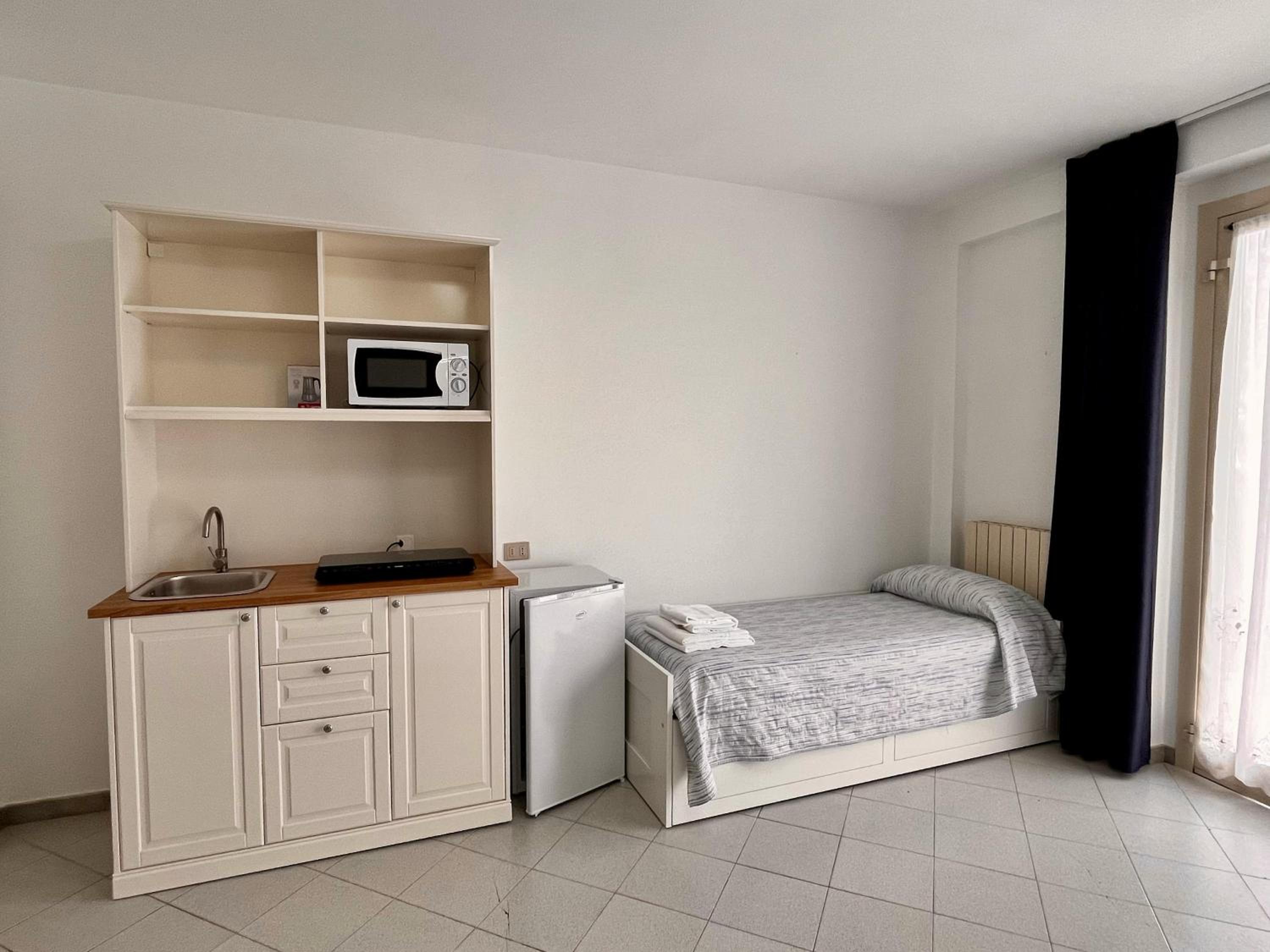 One-Bedroom Apartment with Pool View photo 2