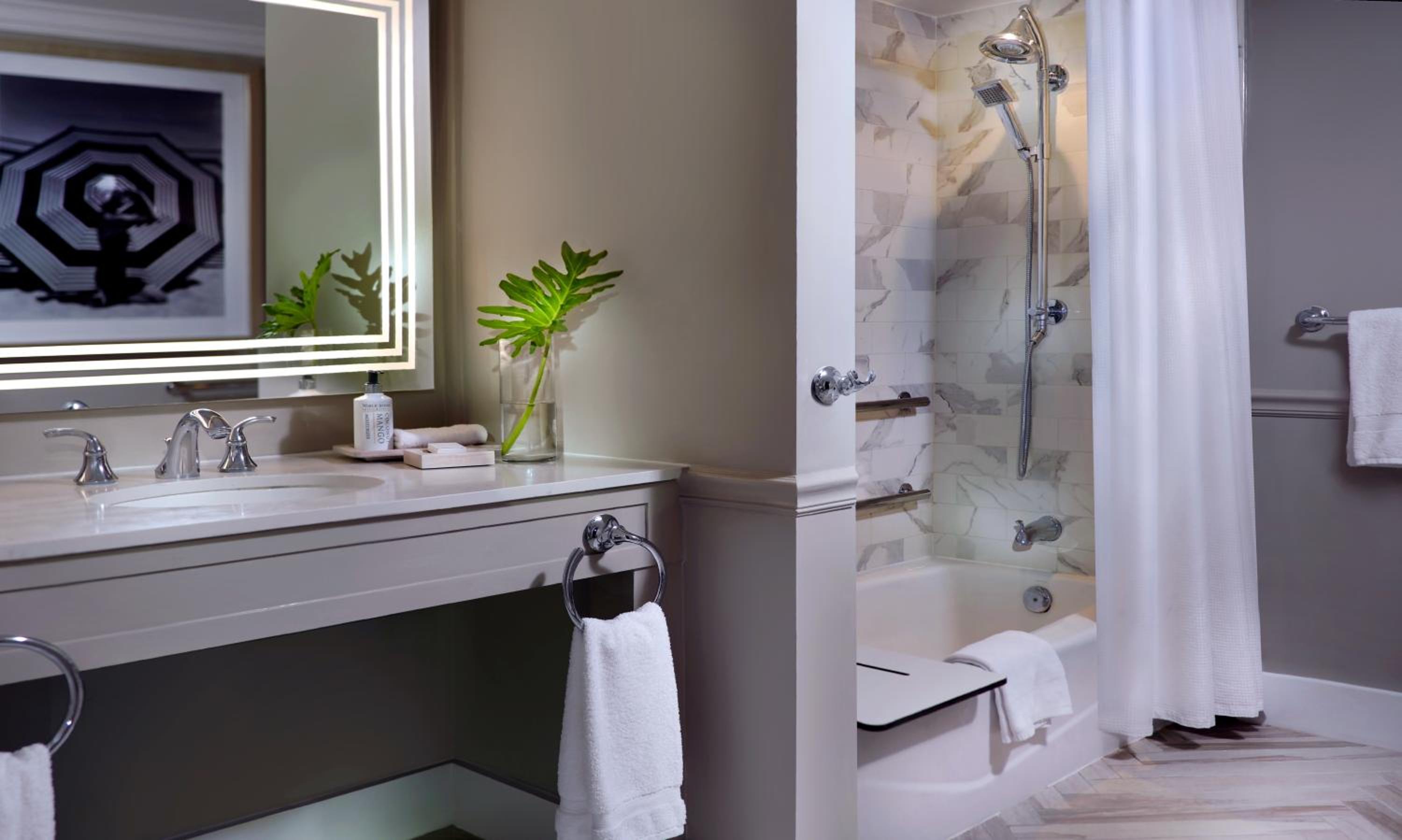 Quadruple Room - Disability Access photo 3