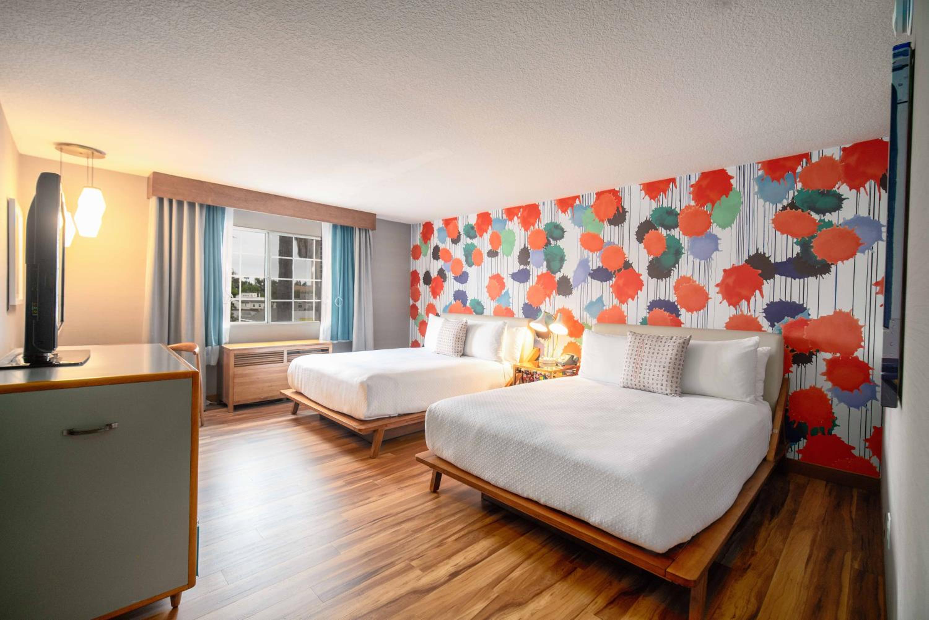 Queen Room with Two Queen Beds - Disability Access thumbnail 6