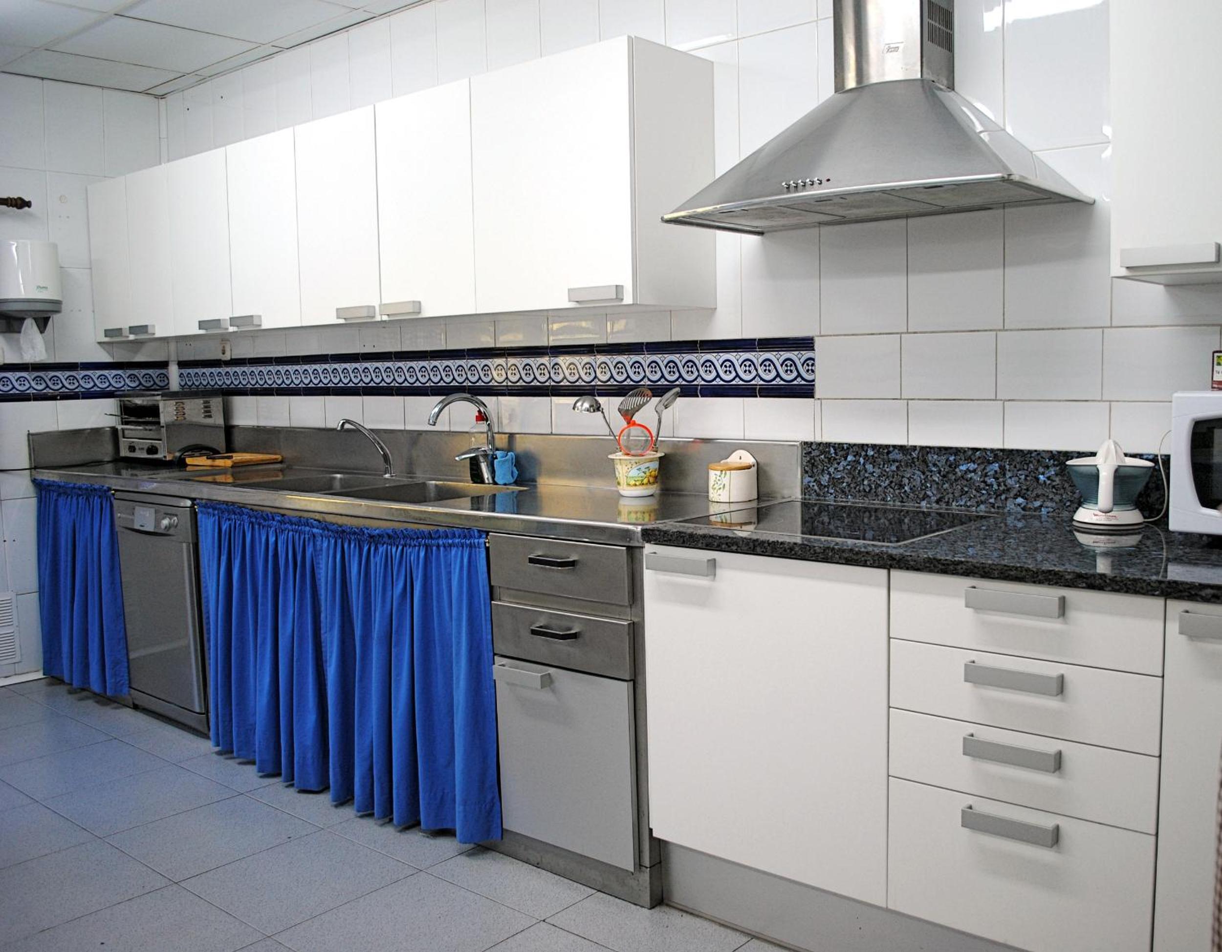 Six-Bedroom House photo 2