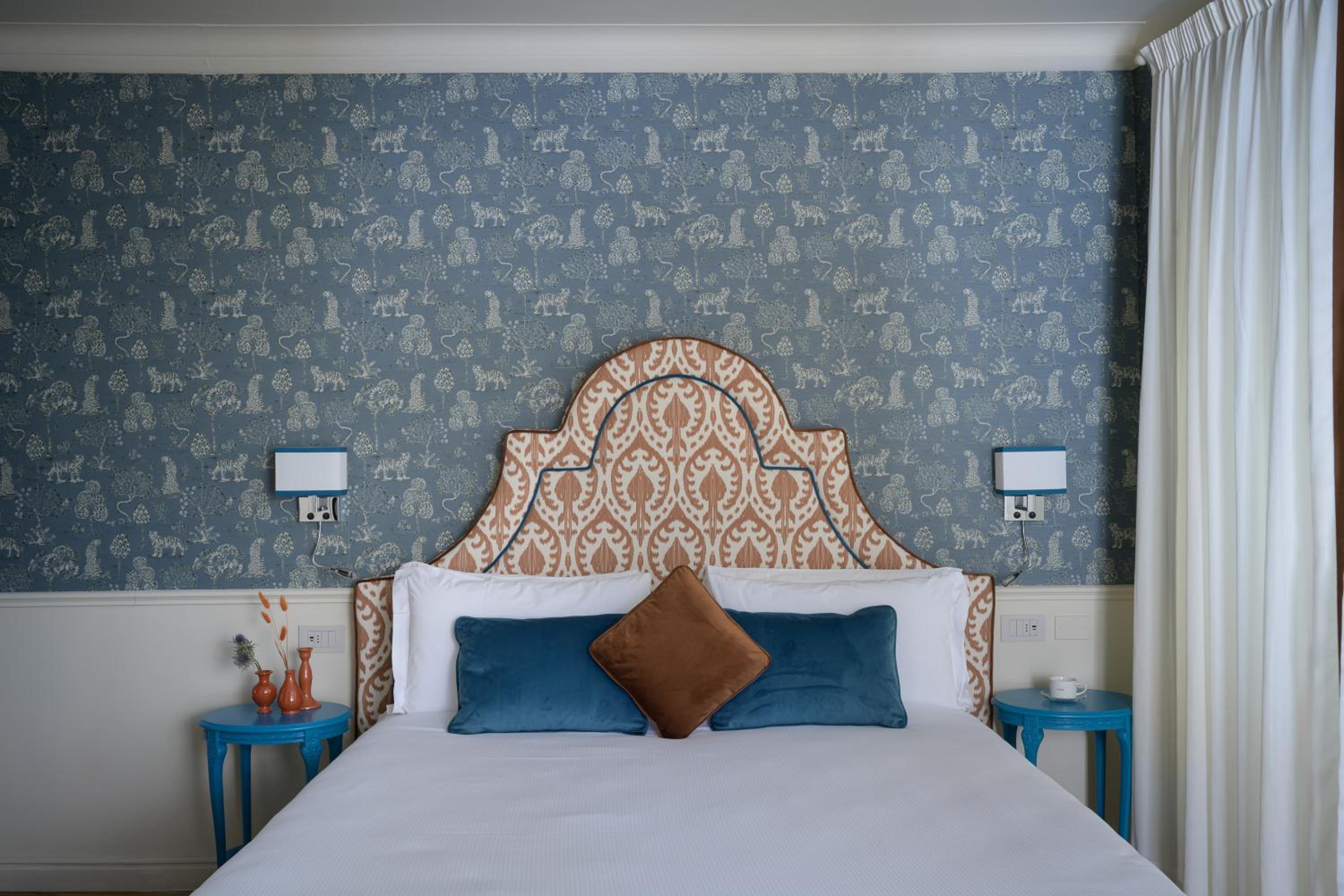 Deluxe King Room photo 1