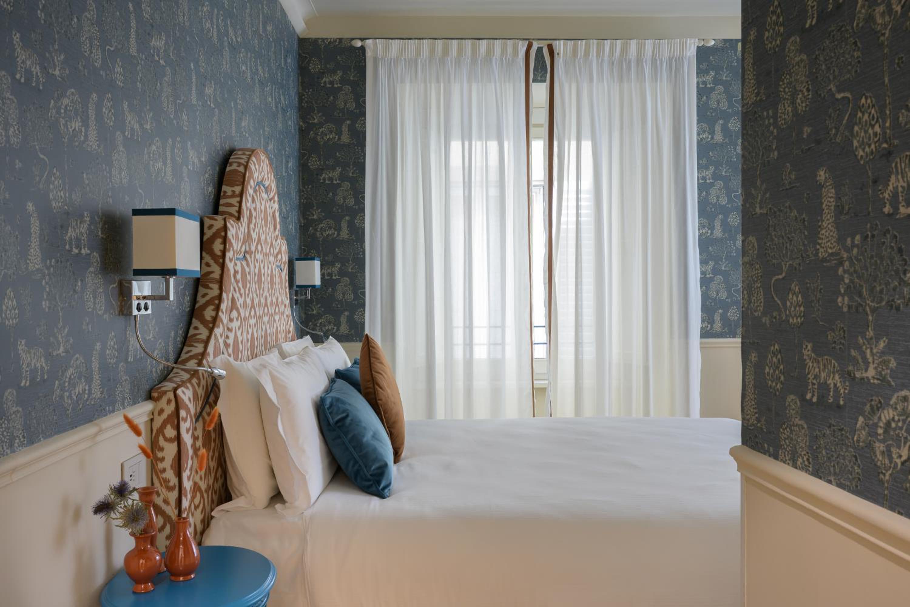 Deluxe King Room photo 3