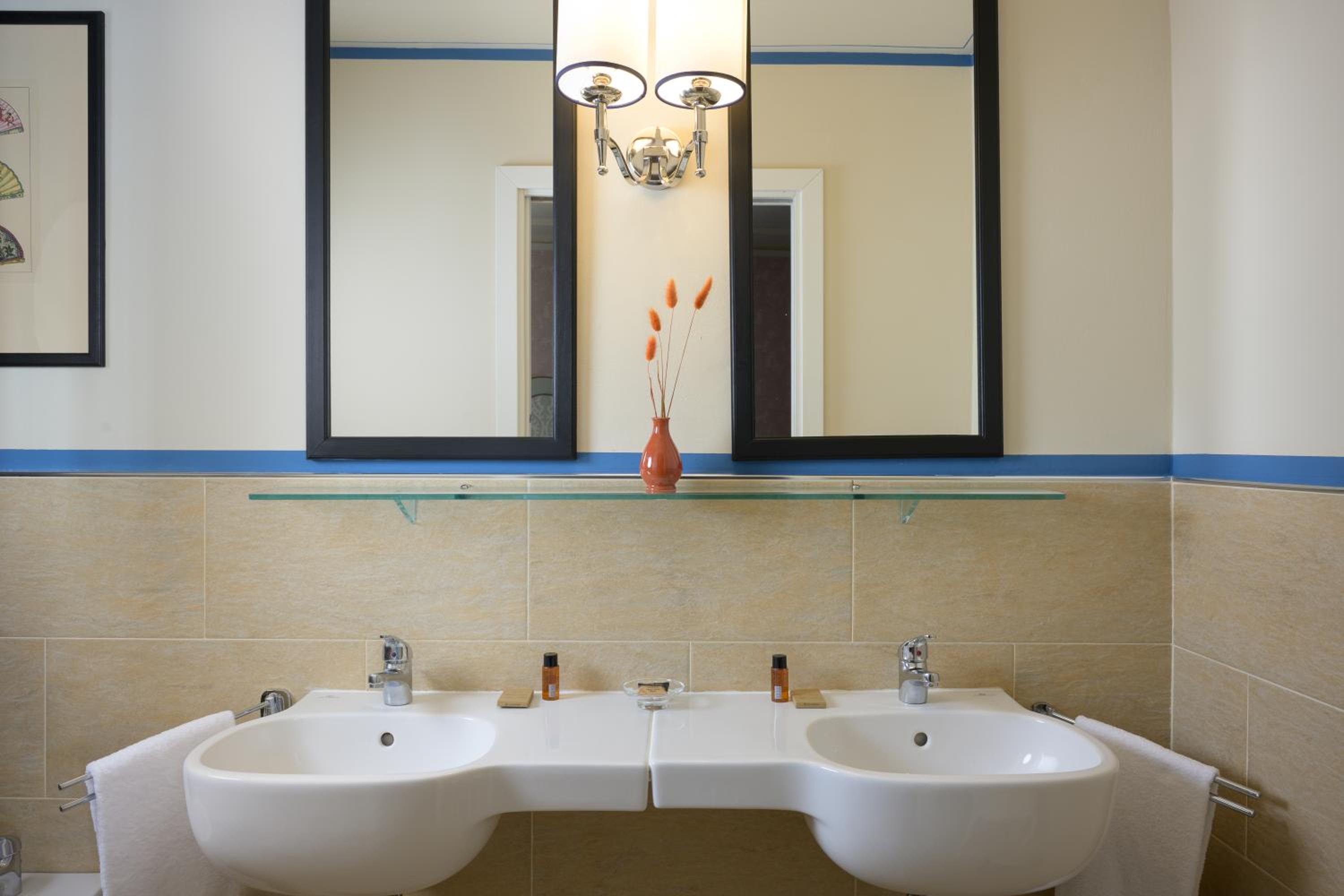 Superior King Room photo 3