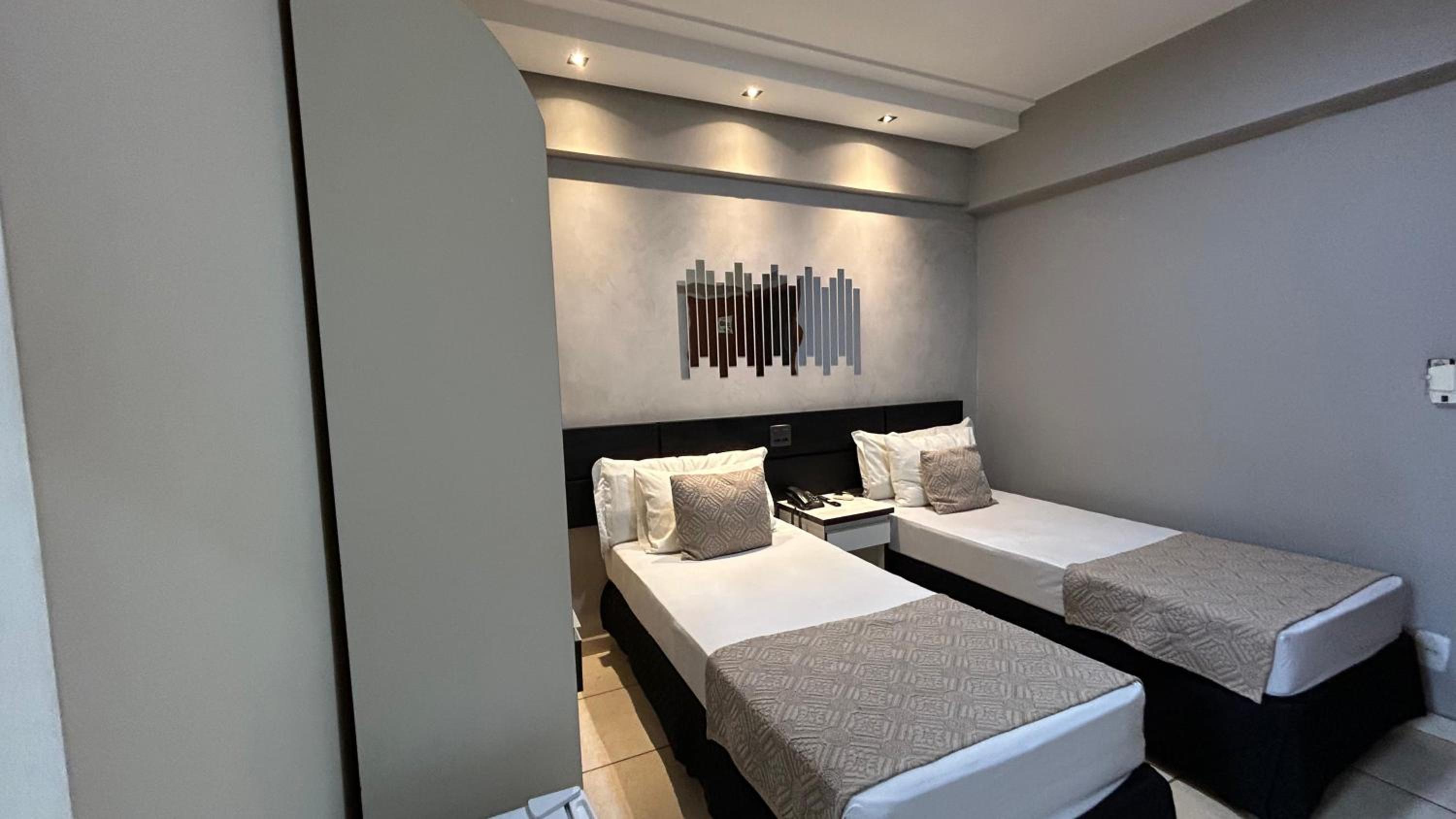 Standard Twin Room photo 3
