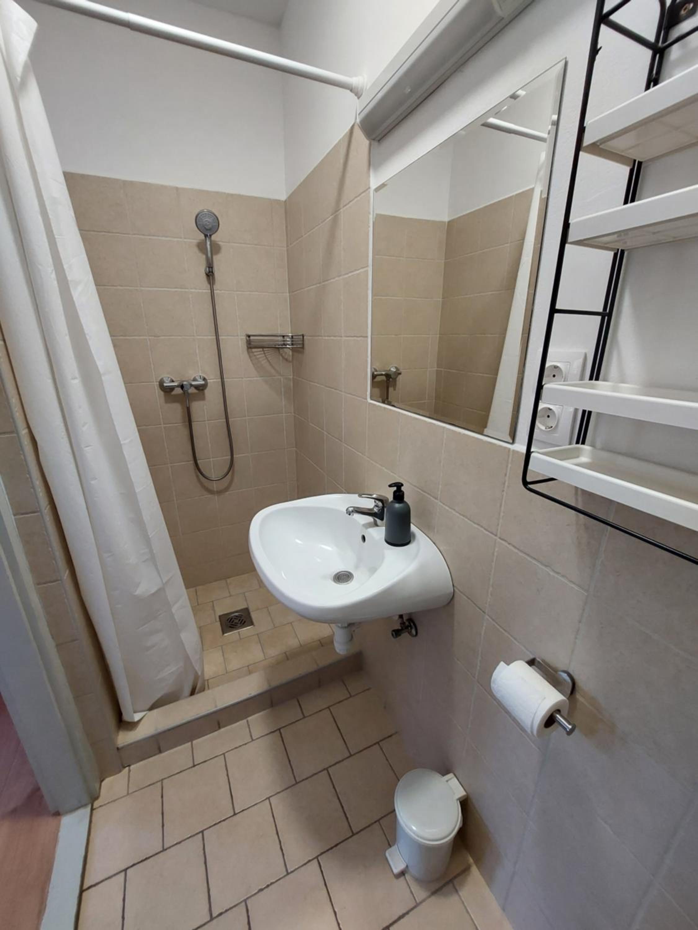 Studio (2 Adults)