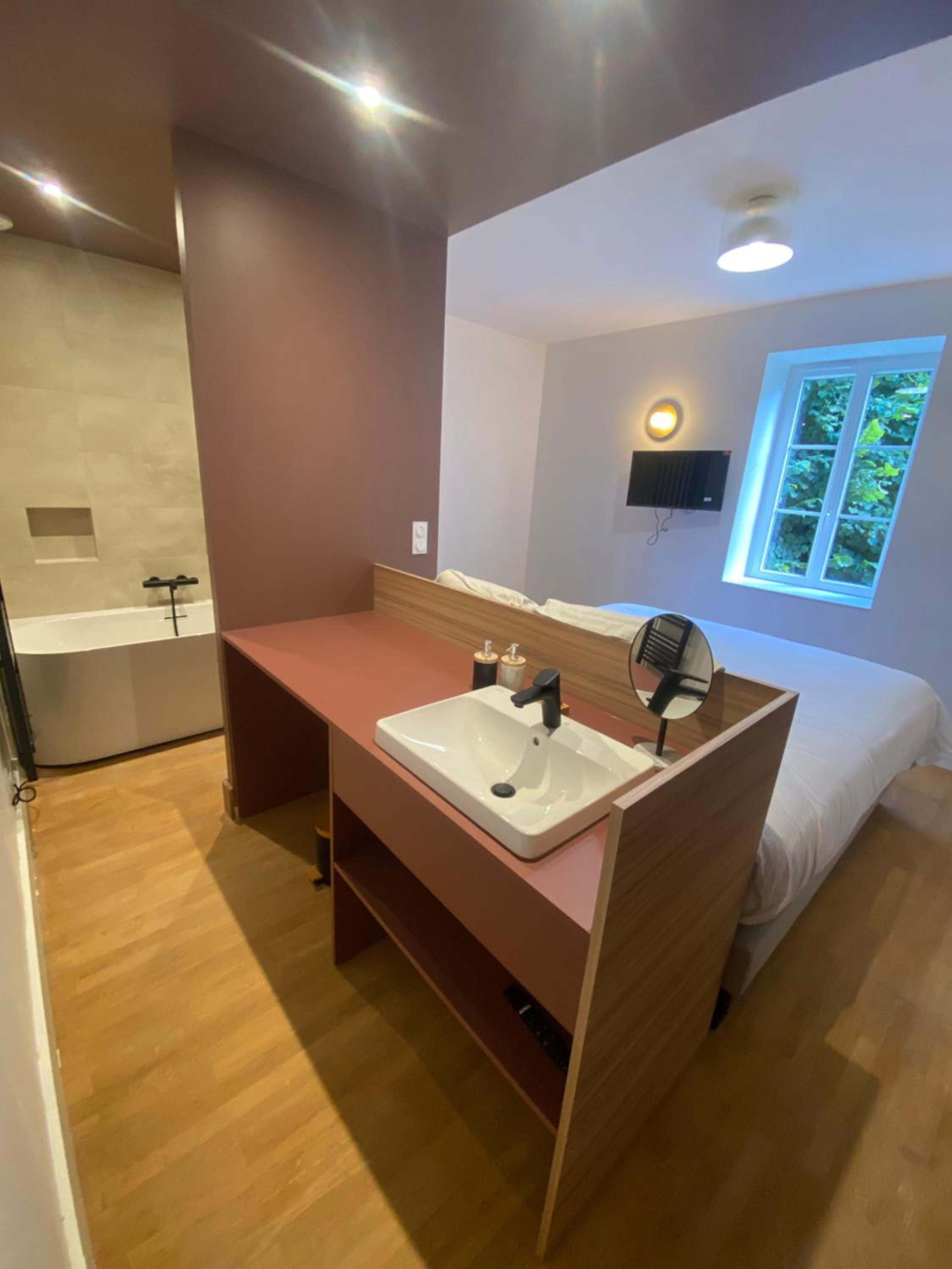 Double Room with Private Bathroom photo 3