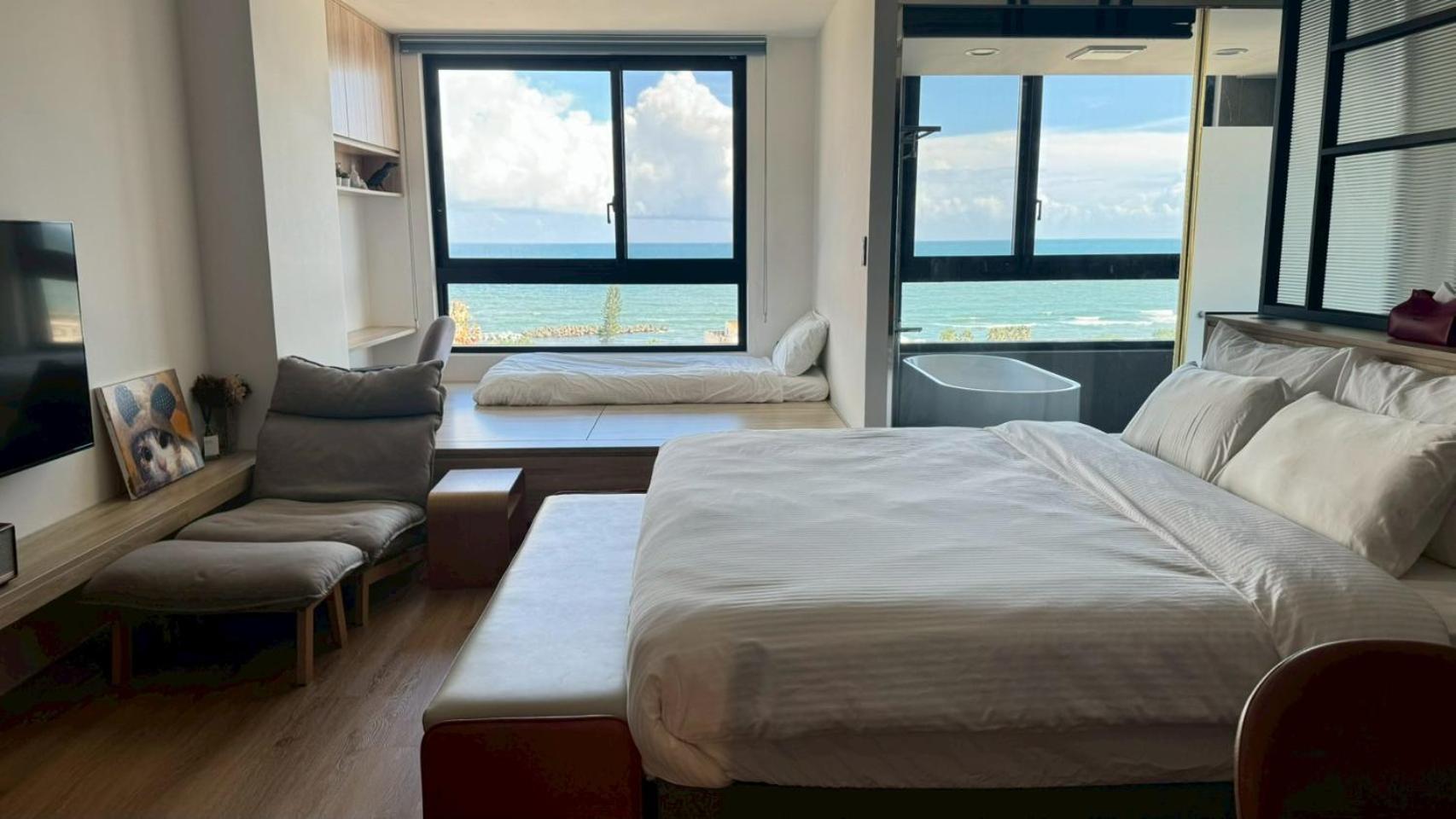 Deluxe Double Room with Sea View photo 1