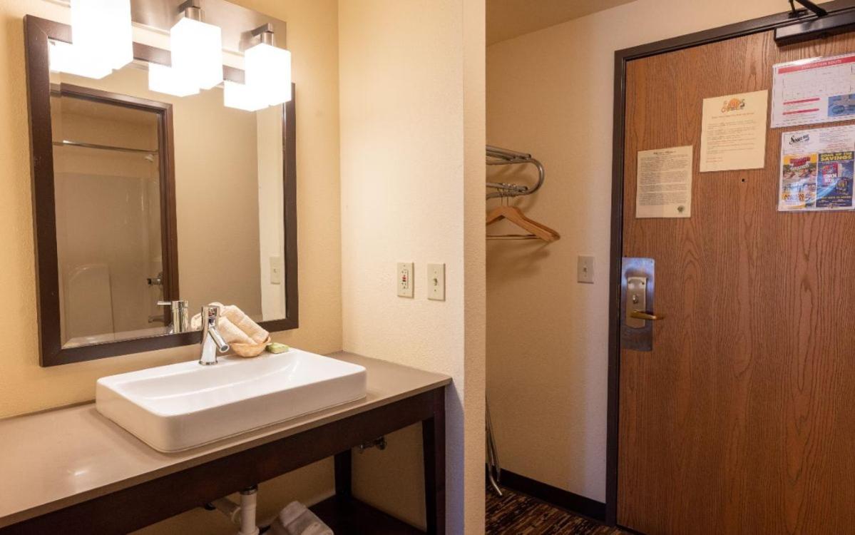 2 Queen Beds Lakeview Pet Friendly