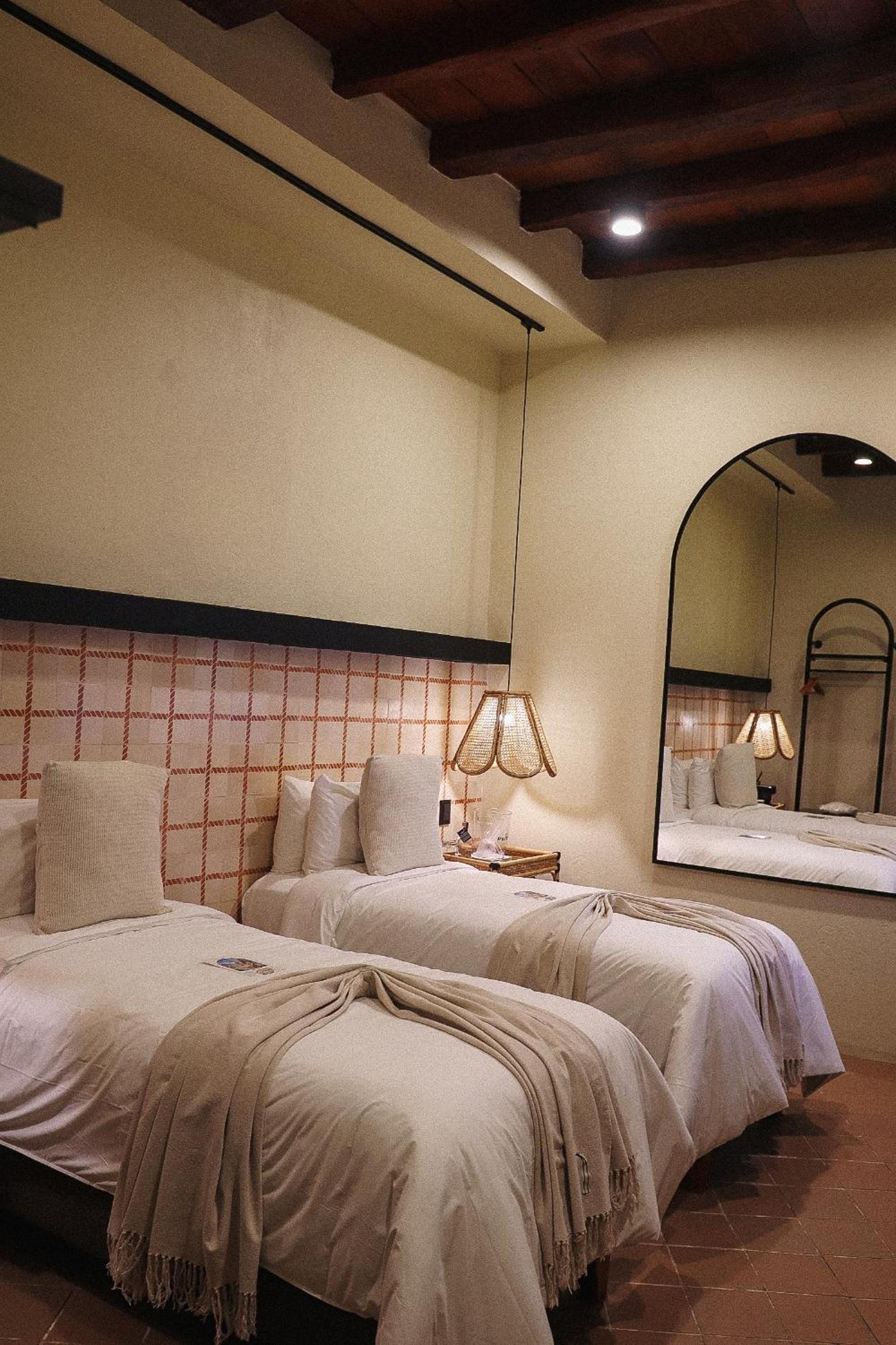 Superior Twin Room - No Window photo 3