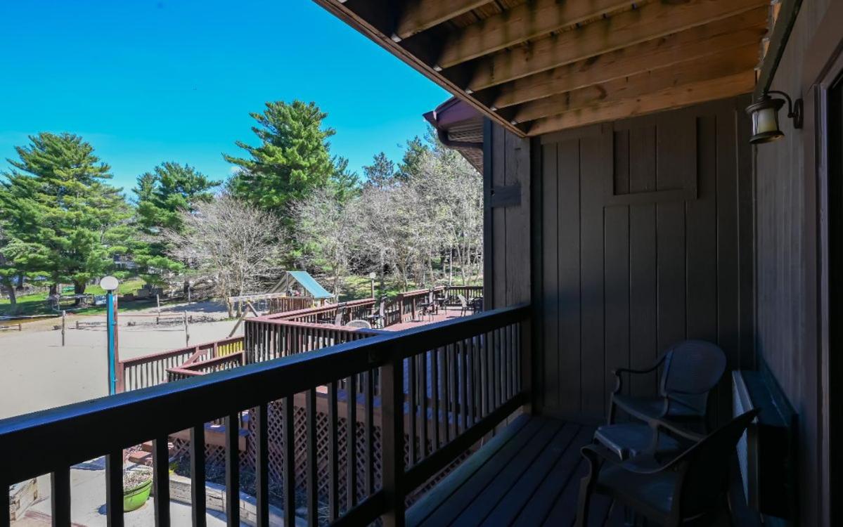 2 Queens Kitchenette Lakeview Pet Friendly photo 1