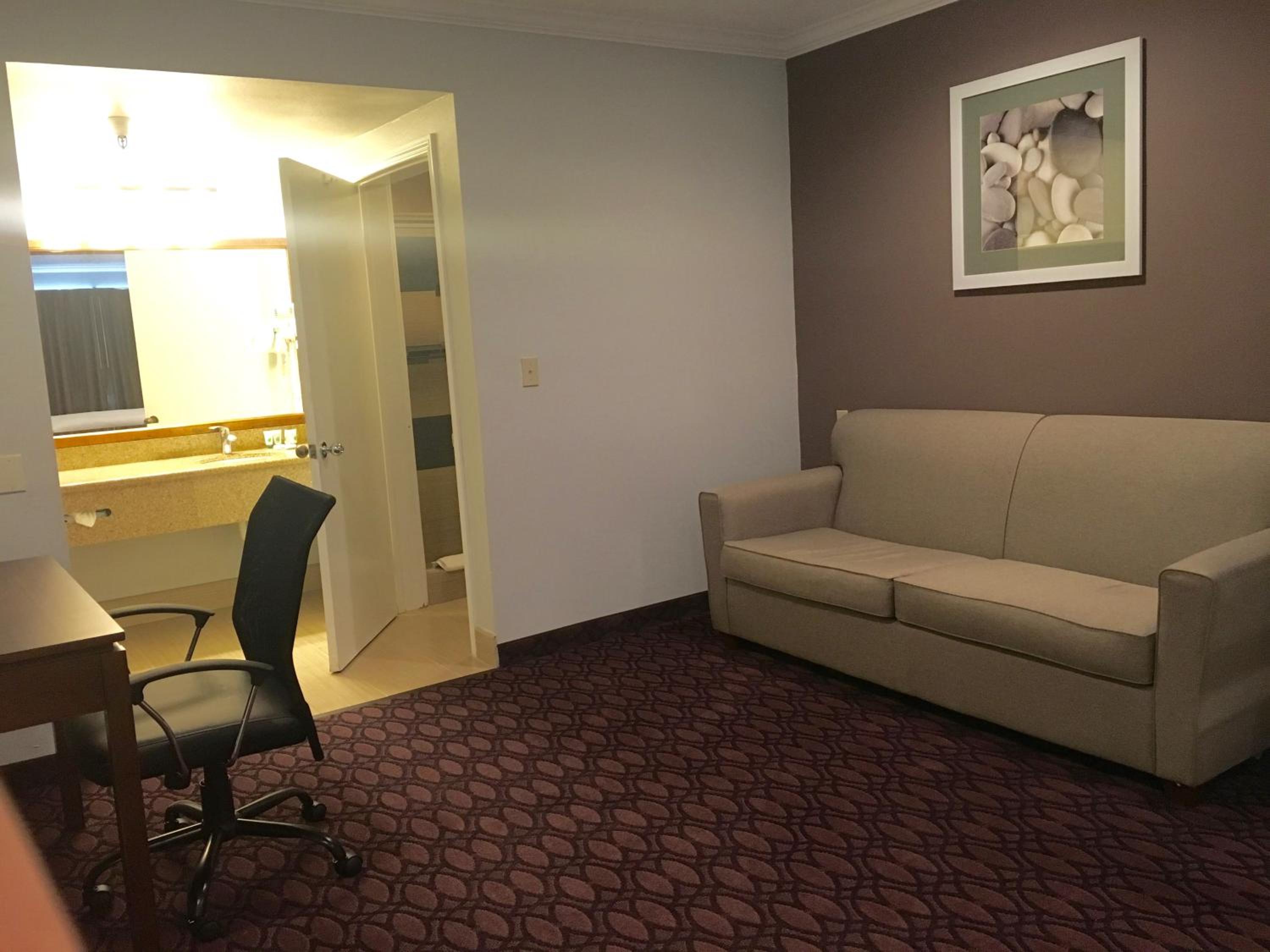 King Studio with Sofa Bed - Photo 4