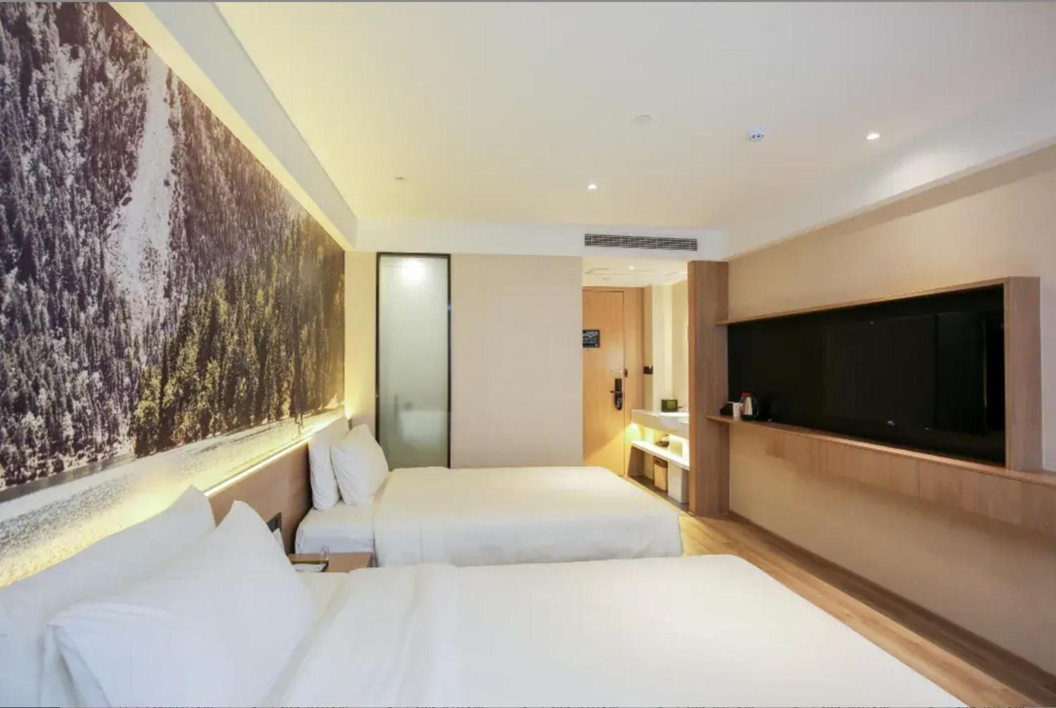 Deluxe Family Room - Photo 8