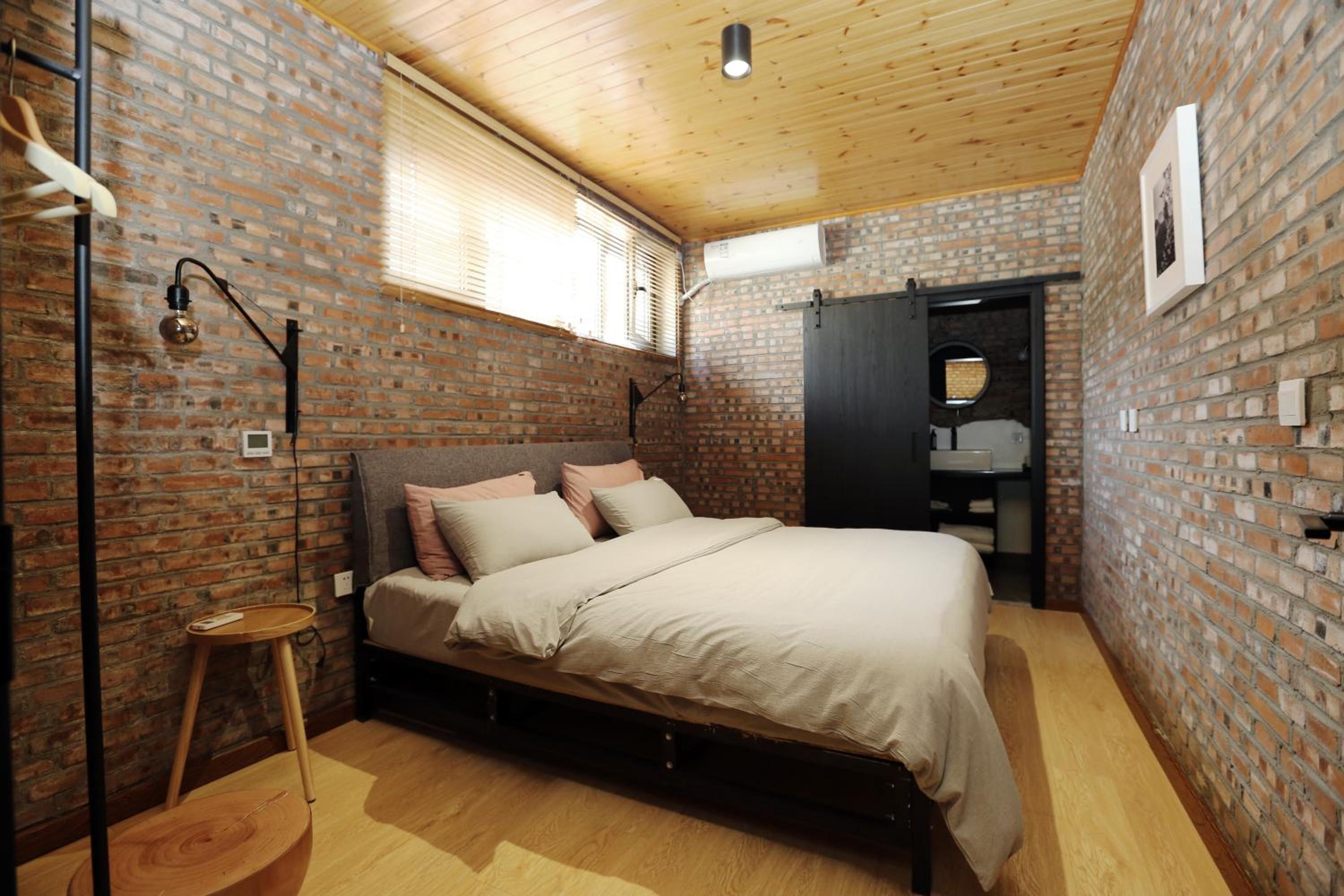 Standard Queen Room photo 3
