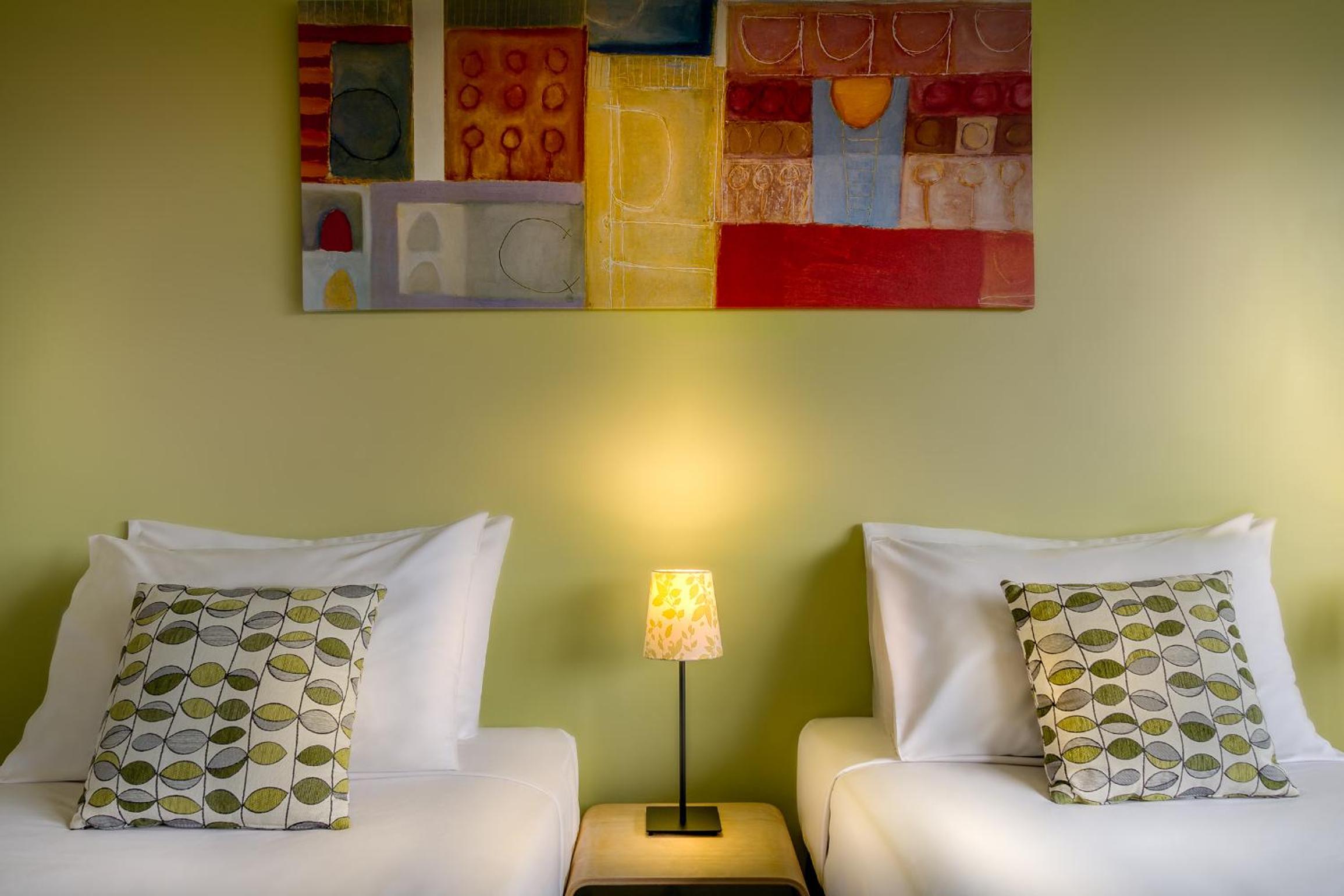 Standard Twin Room - Photo 9