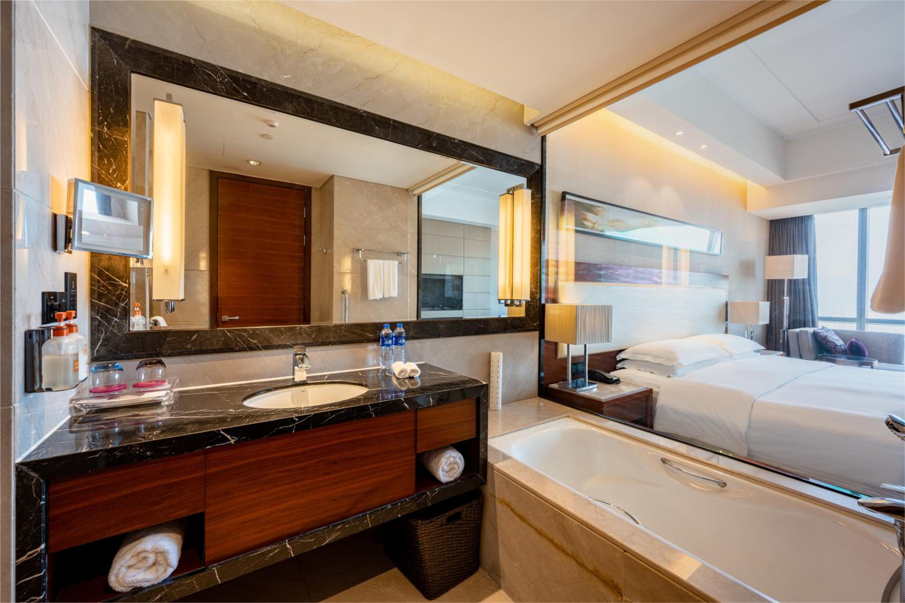 Standard King Room photo 2