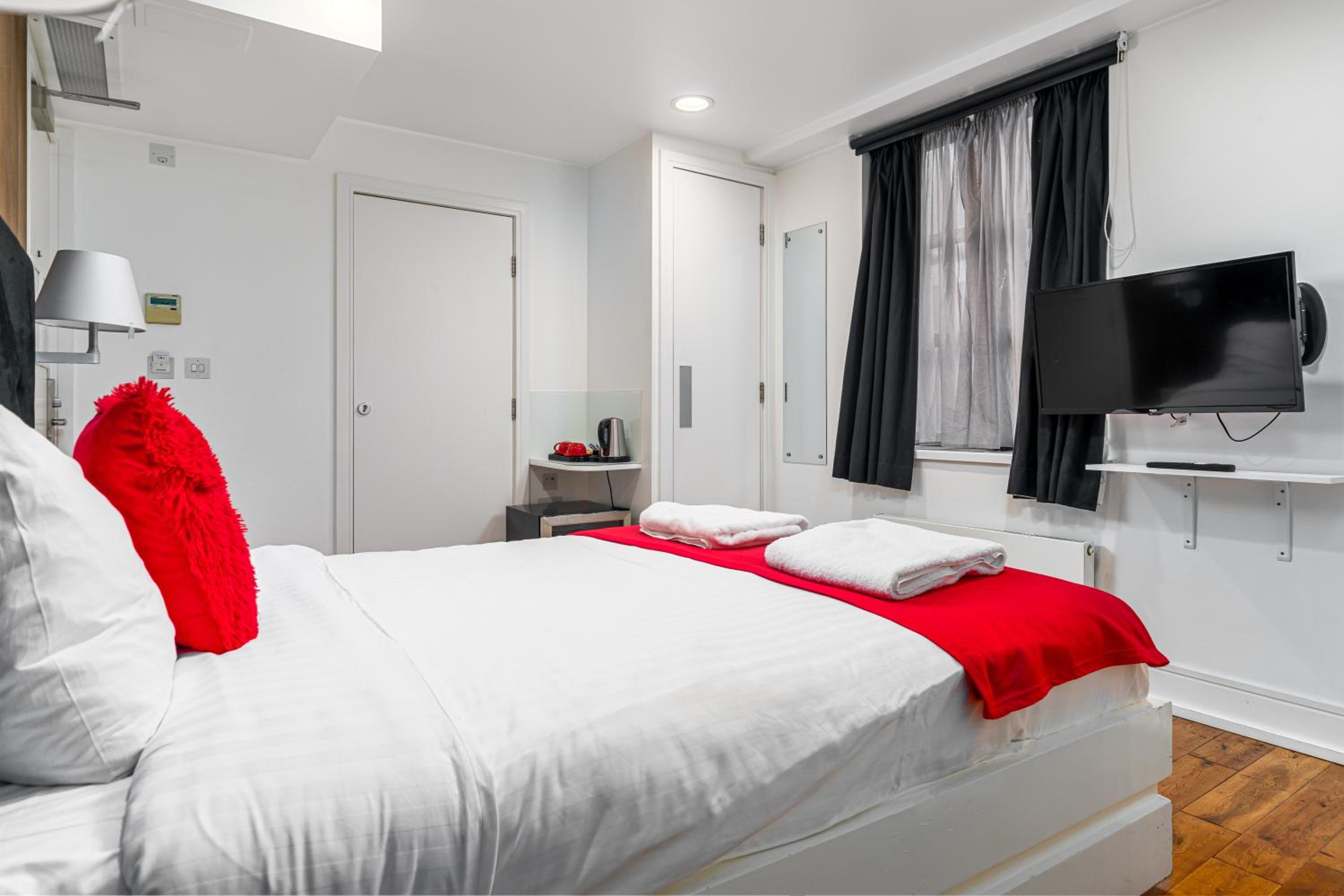 Quadruple Room with Shower photo 3