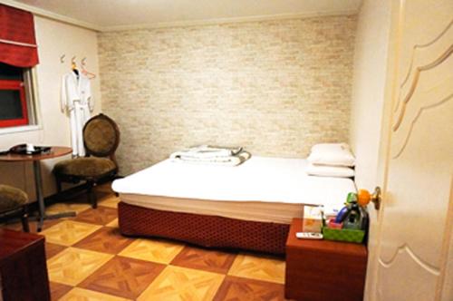 Deluxe Double Room - Photo 14
