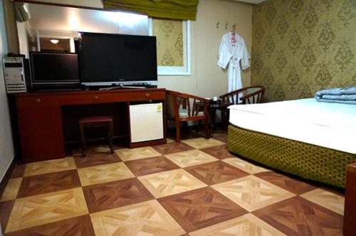 Standard Double Room - Photo 7