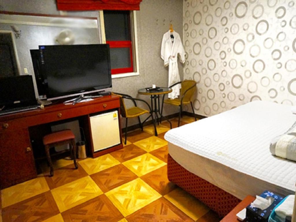 Standard Double Room - Photo 5