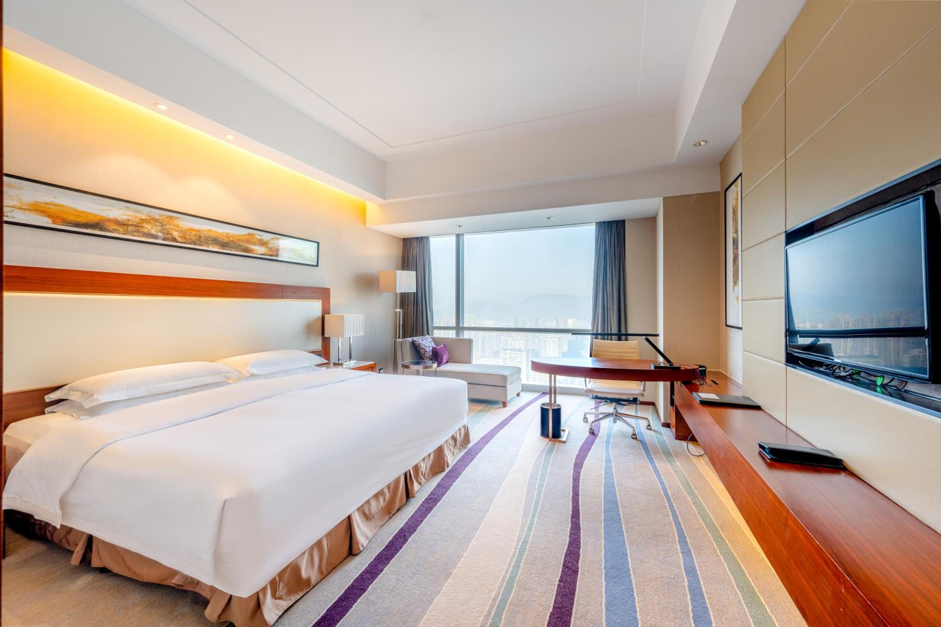Standard King Room with City View photo 3
