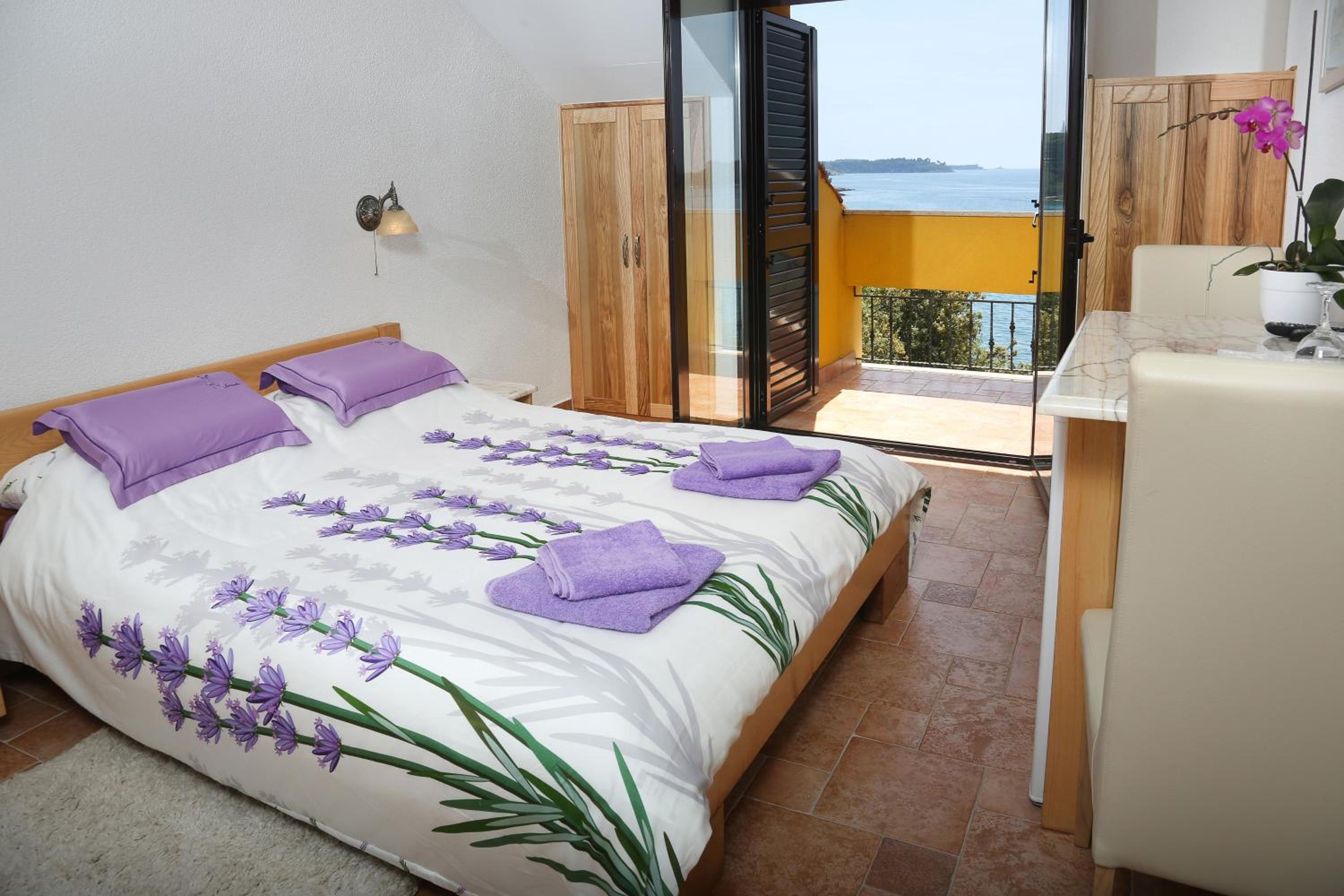 Double Room with Balcony and Sea View - Photo 9