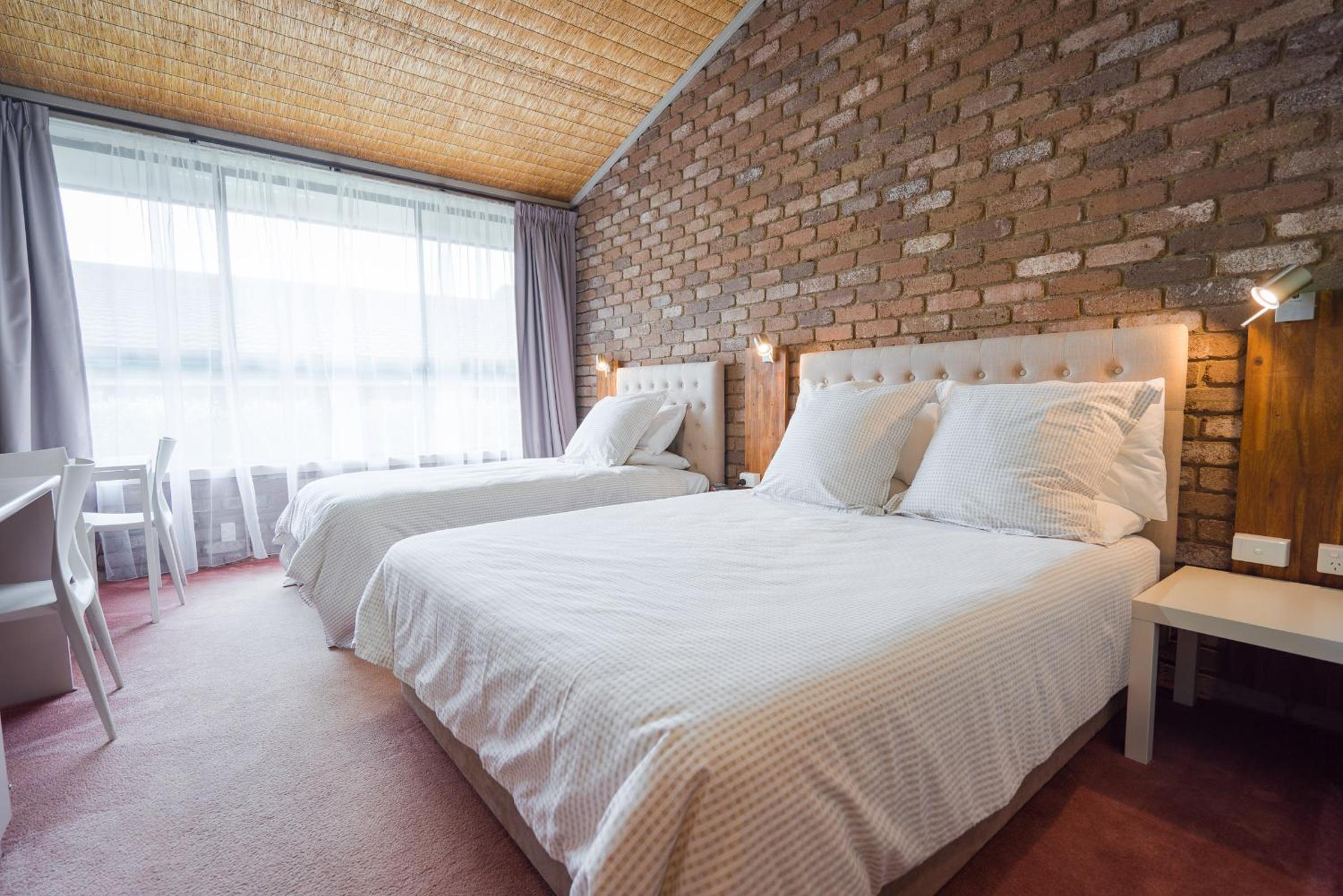 Queen Room photo 2