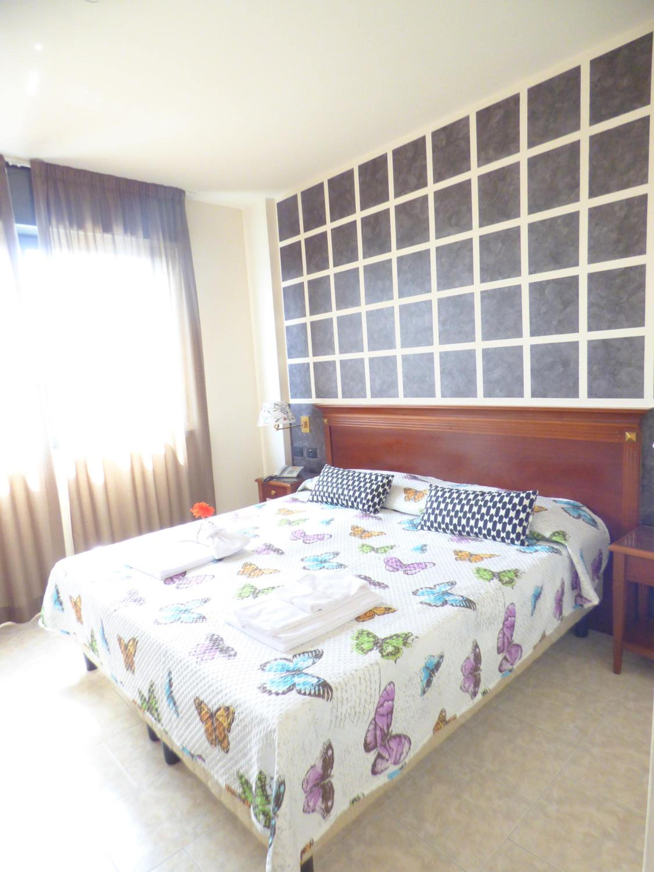 Double Room - Photo 16