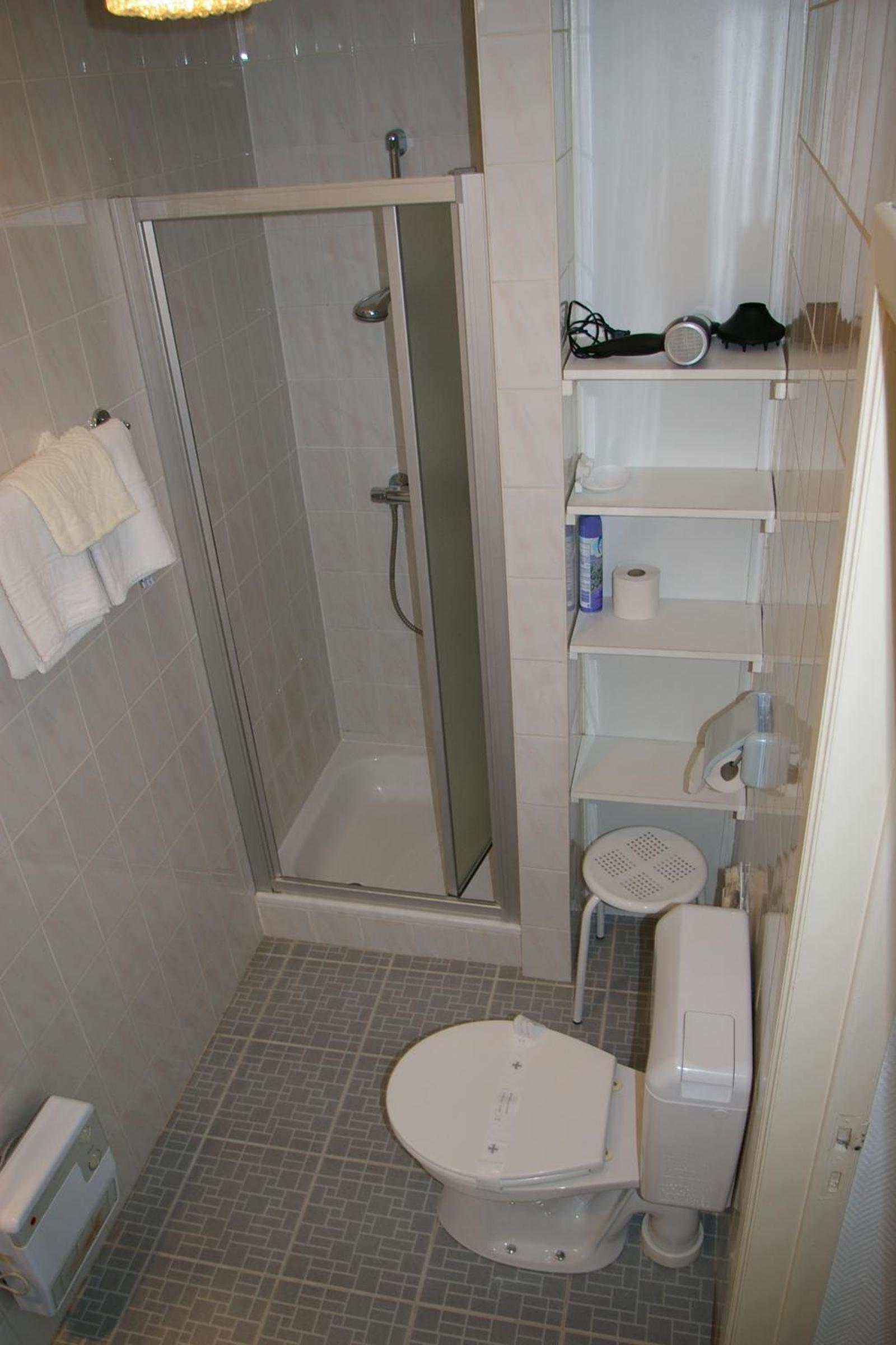 Family Room with Bathroom photo 2