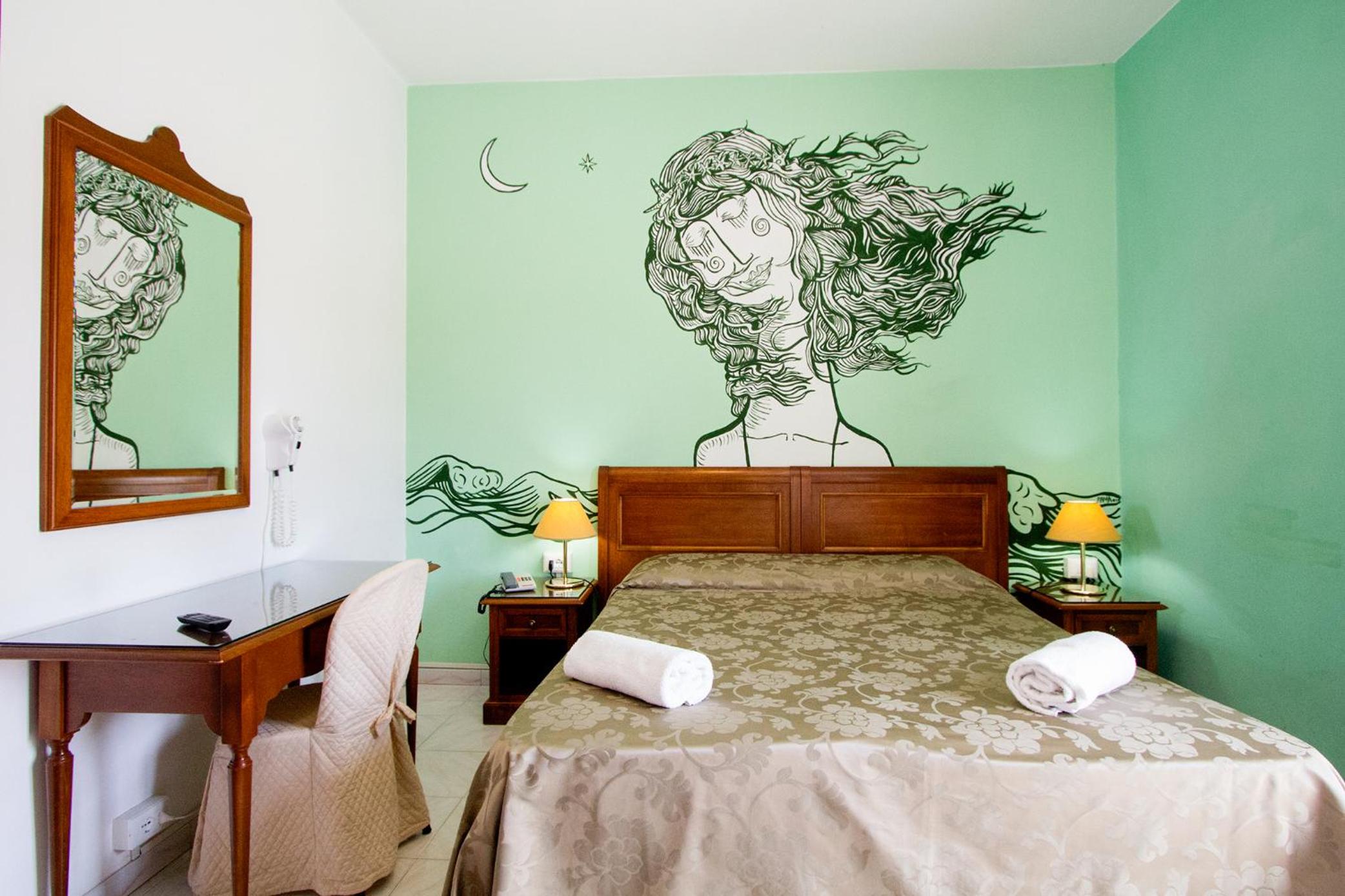 Double Room with Balcony and Partial Sea View - Photo 7