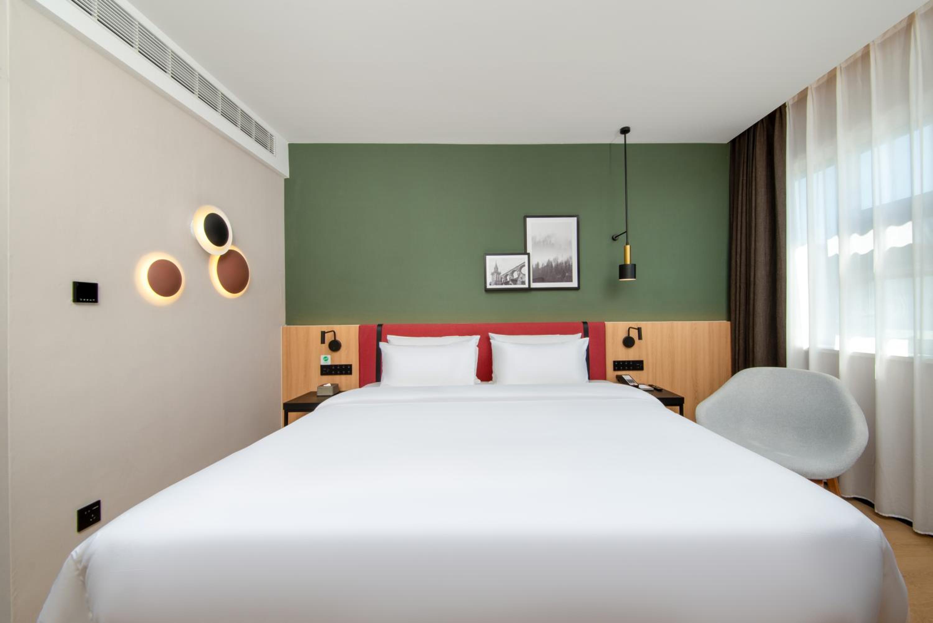 Deluxe King Room photo 3