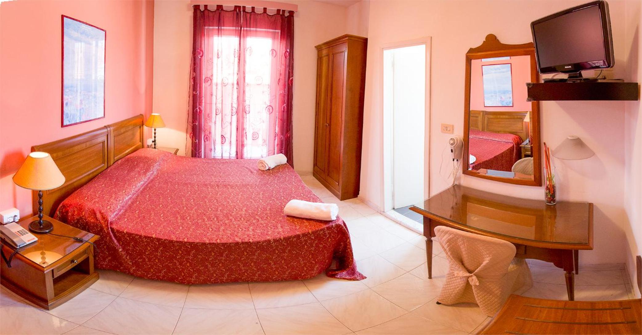 Standard Double or Twin Room - Photo 2