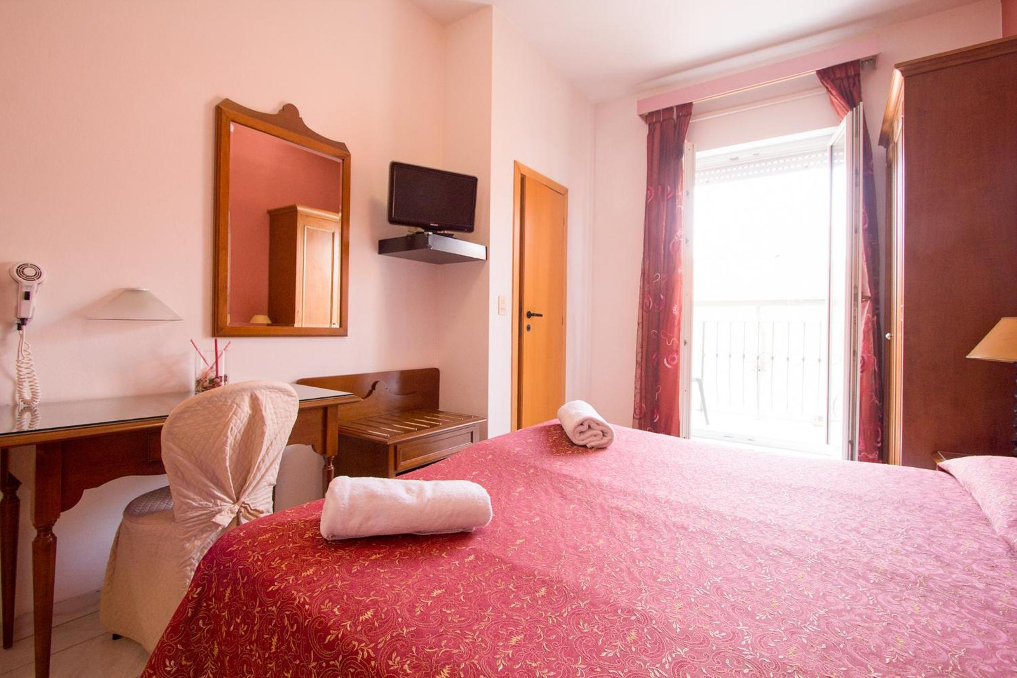 Quadruple Room - Photo 2