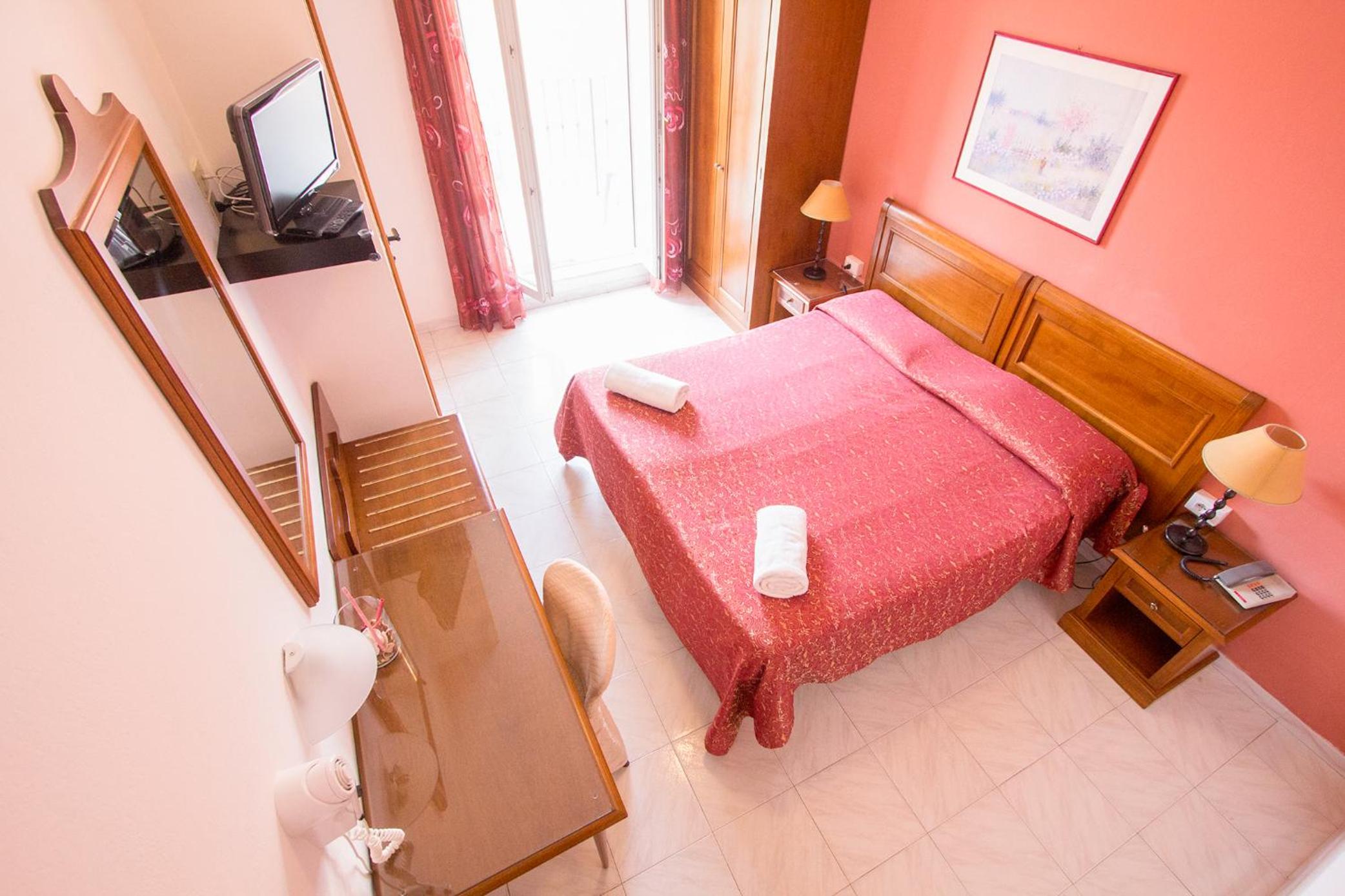 Standard Double or Twin Room - Photo 1